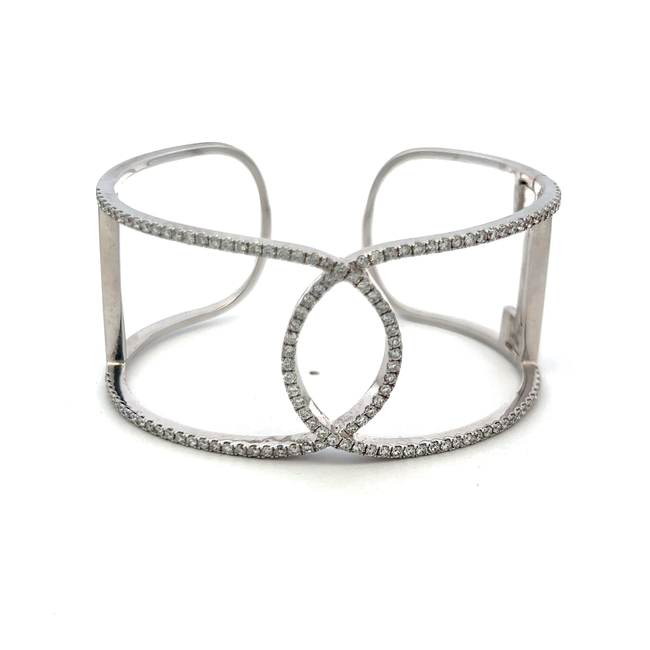 2.60 Carat Round Brilliant F VS Diamond 14 Karat White Gold Bangle Bracelet