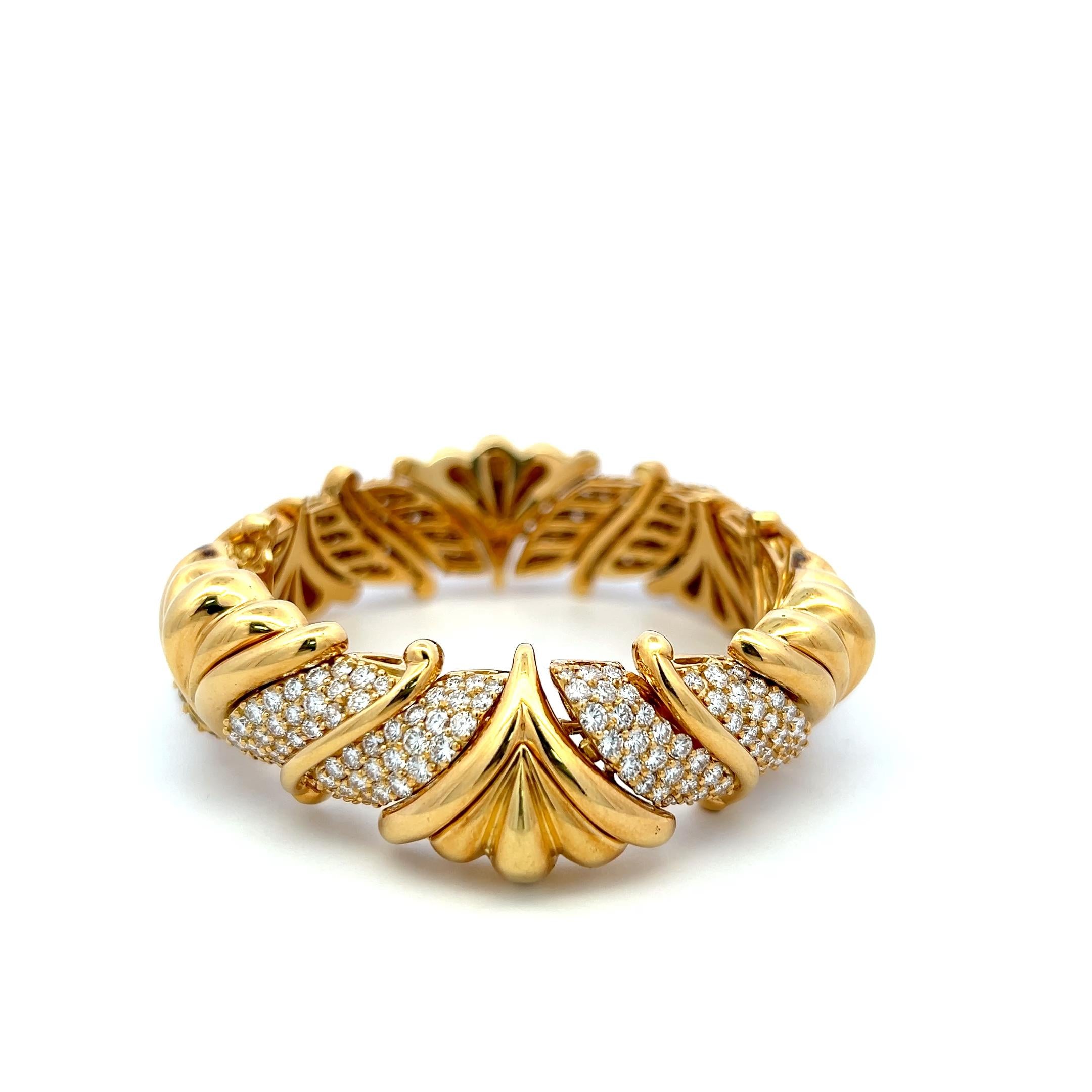 Hammerman Brothers 18K YG Link Bracelet with 15 Carat Round G VS Diamonds