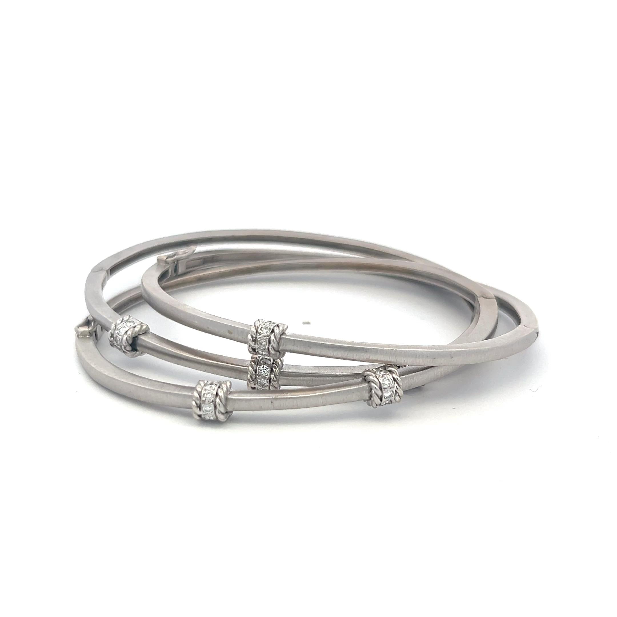 0.30 Carat Round Brilliant H VS Diamond 18 Karat Gold Bangle Bracelet