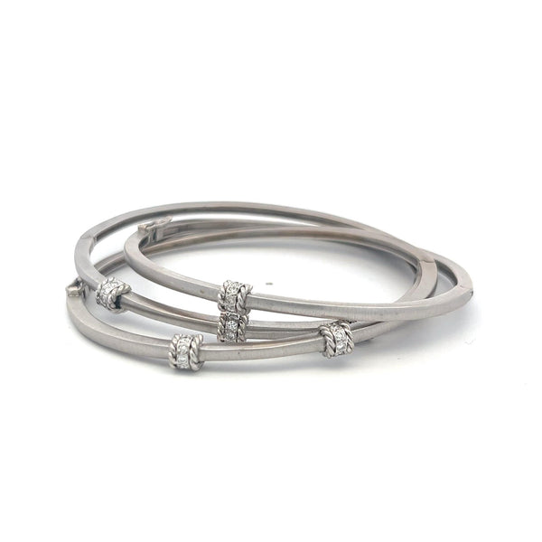 0.30 Carat Round Brilliant H VS Diamond 18 Karat Gold Bangle Bracelet