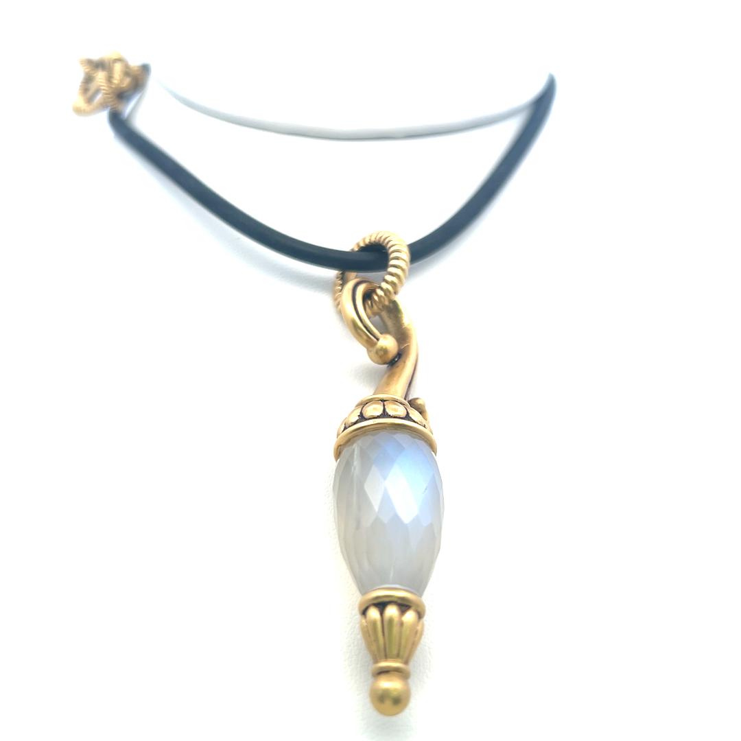 Vintage 18 Karat Yellow Gold Pendant Necklace with 22.3-13.6MM Quartz