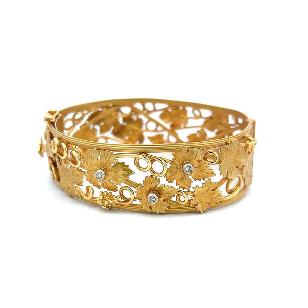0.06 Carat Round Brilliant G SI Diamond 18 Karat Yellow Gold Bangle Bracelet