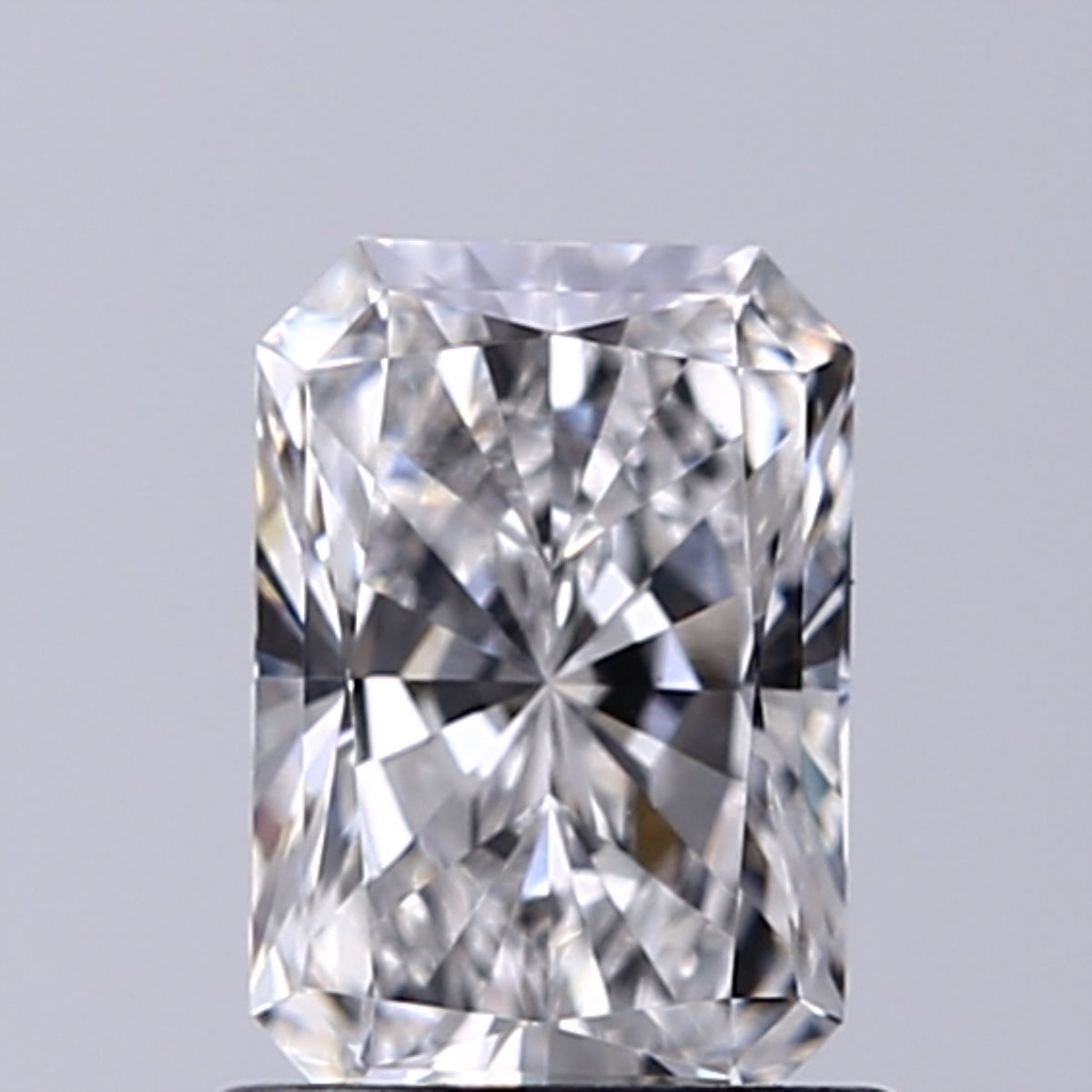 Lab-Grown 0.90 Carat Radiant Cut Diamond color E Clarity VS1, precious stones, engagement diamonds