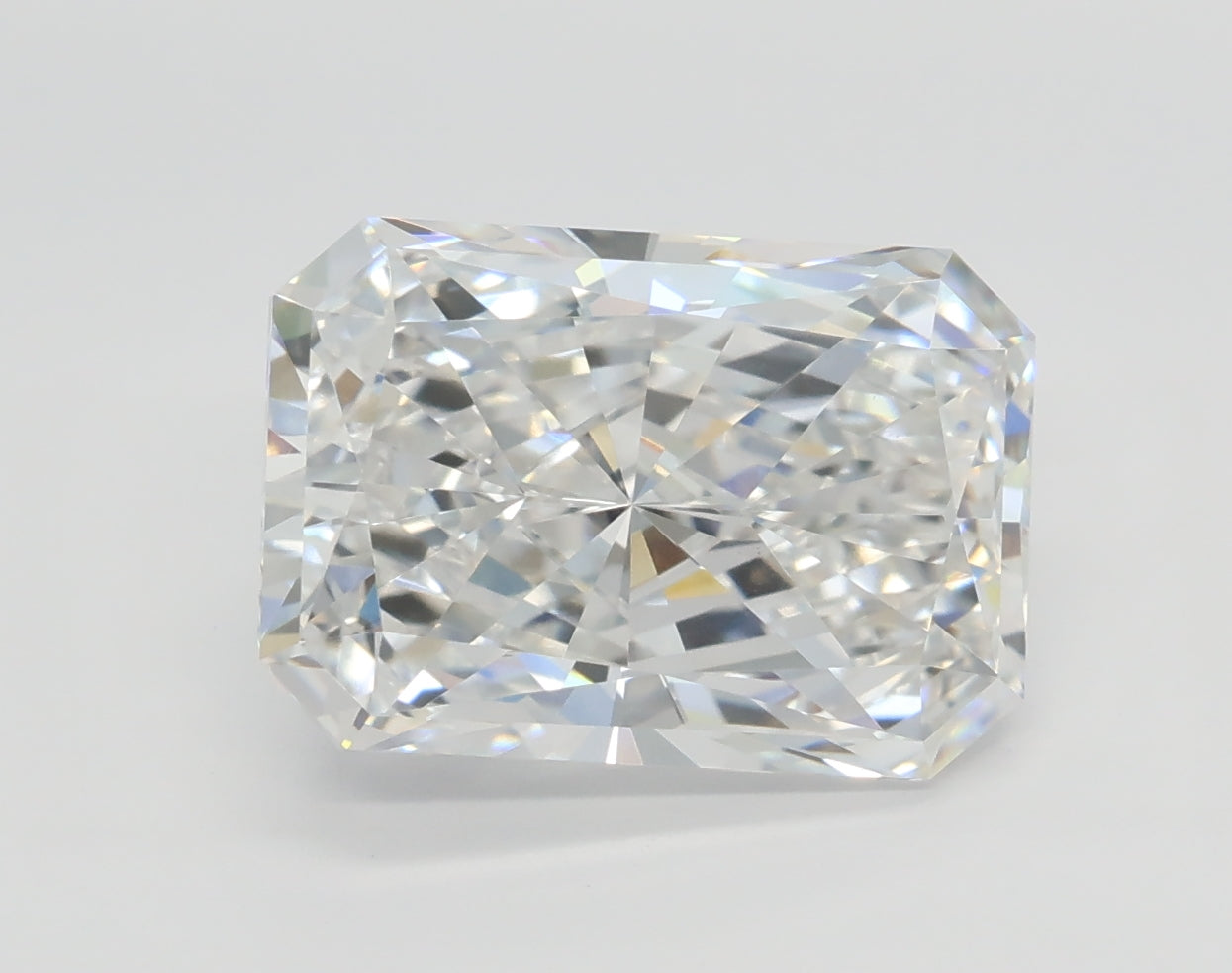 Lab-Grown 0.64 Carat Radiant Cut Diamond color D Clarity VS1, precious stones, engagement diamonds
