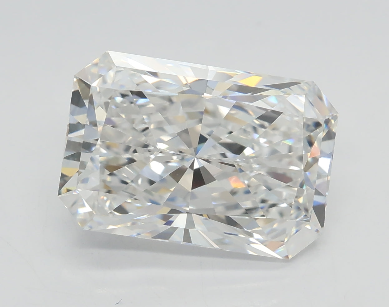 Lab-Grown 4.50 Carat Radiant Cut Diamond color E Clarity VVS2 With GIA Certificate, precious stones, engagement diamonds
