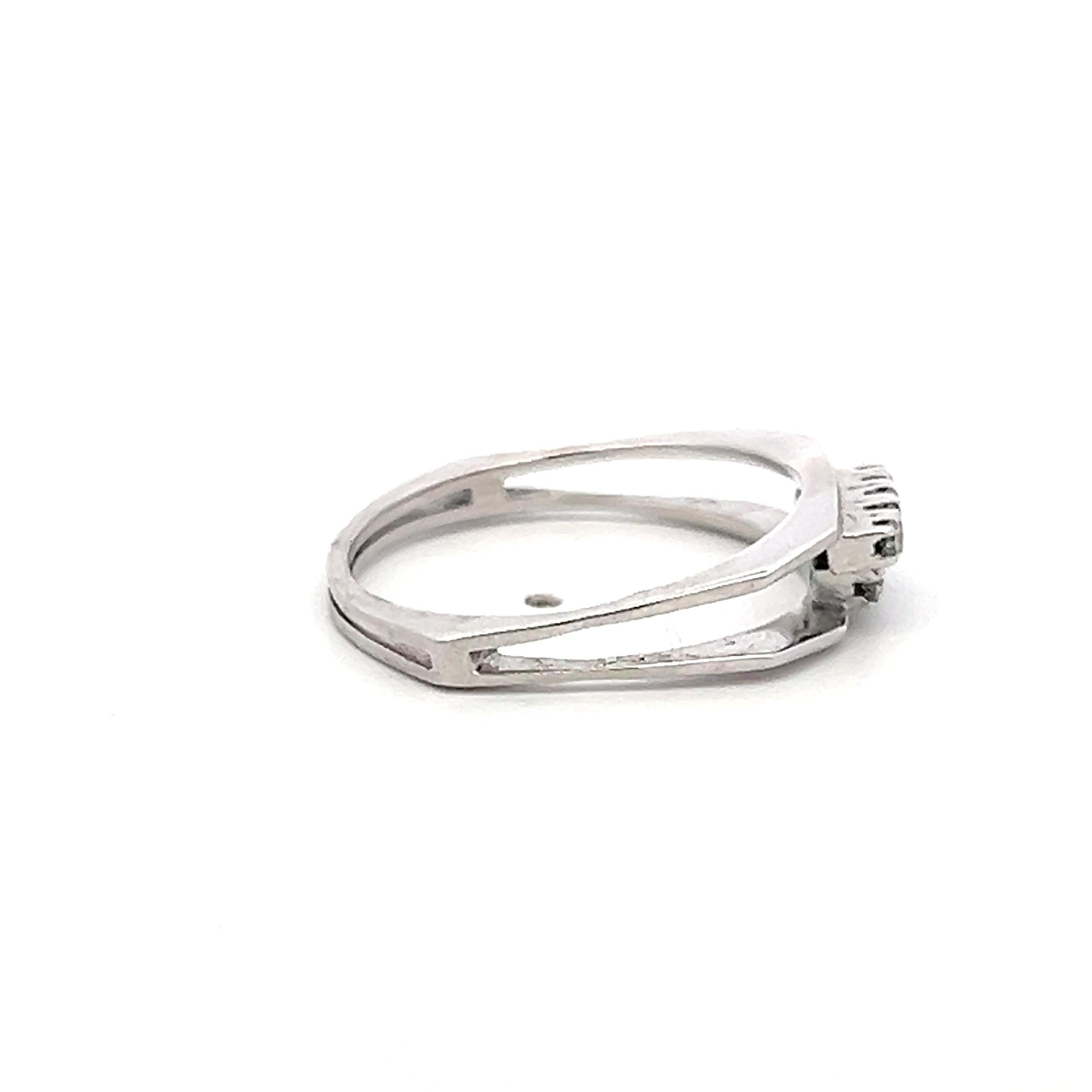 Vintage Platinum Band Ring with 0.2 Carat Circular Cut I-SI Diamonds Size 8