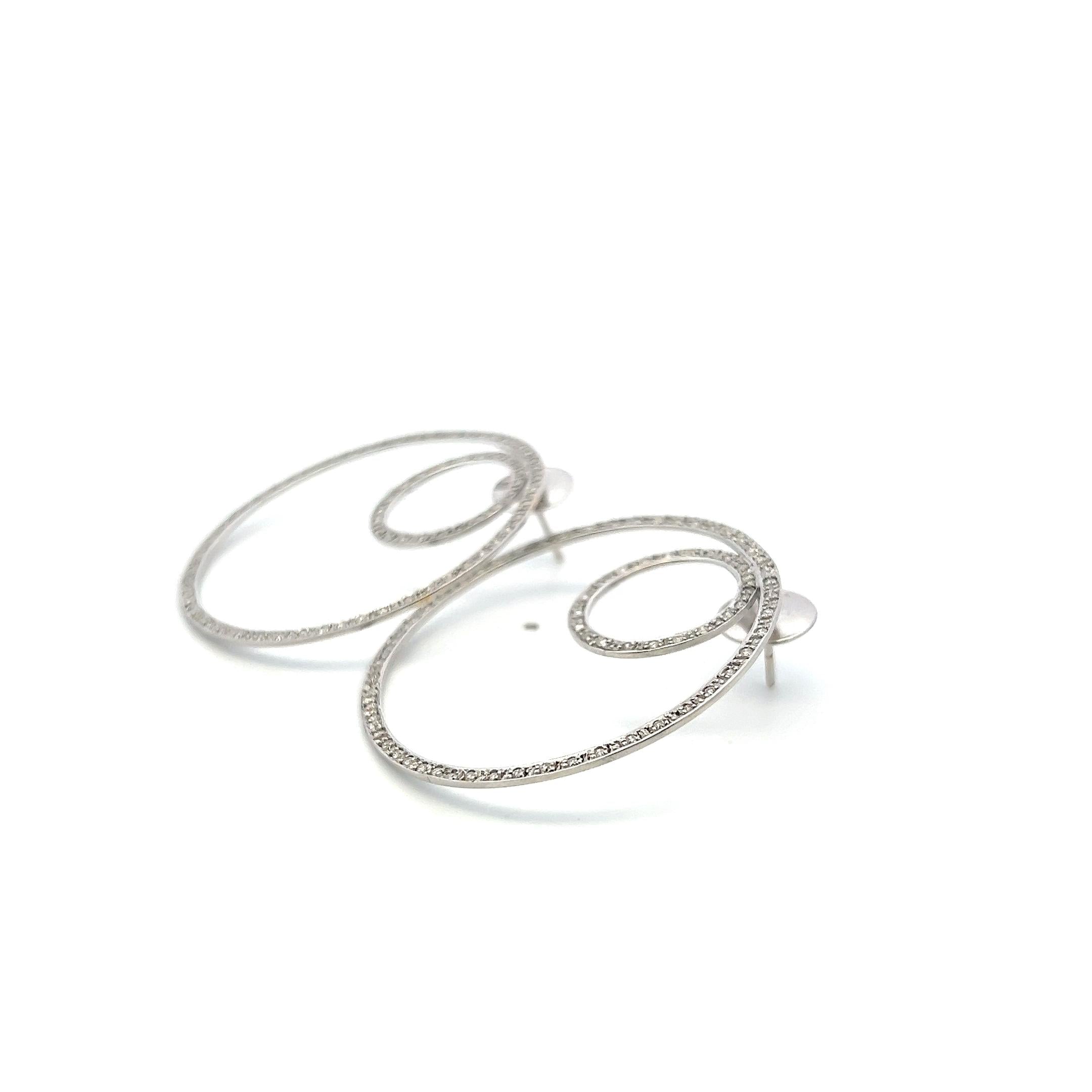 Vintage 18K White Gold Dangling Earrings with 0.6 Carat Round I I1 Diamonds