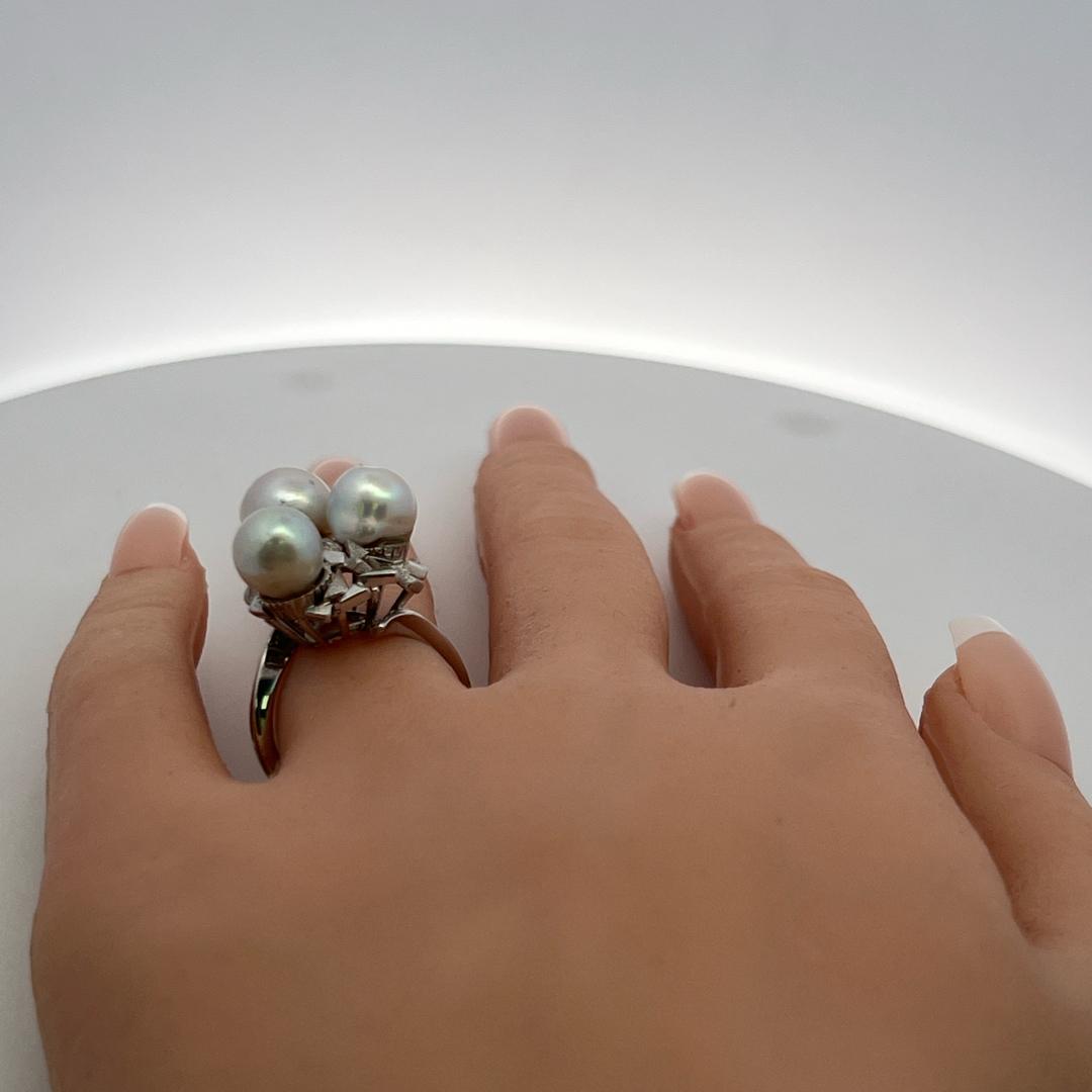 Vintage 18K White Gold Cocktail Ring with Three 7.3-8.8 MM Pearls Size 6.75