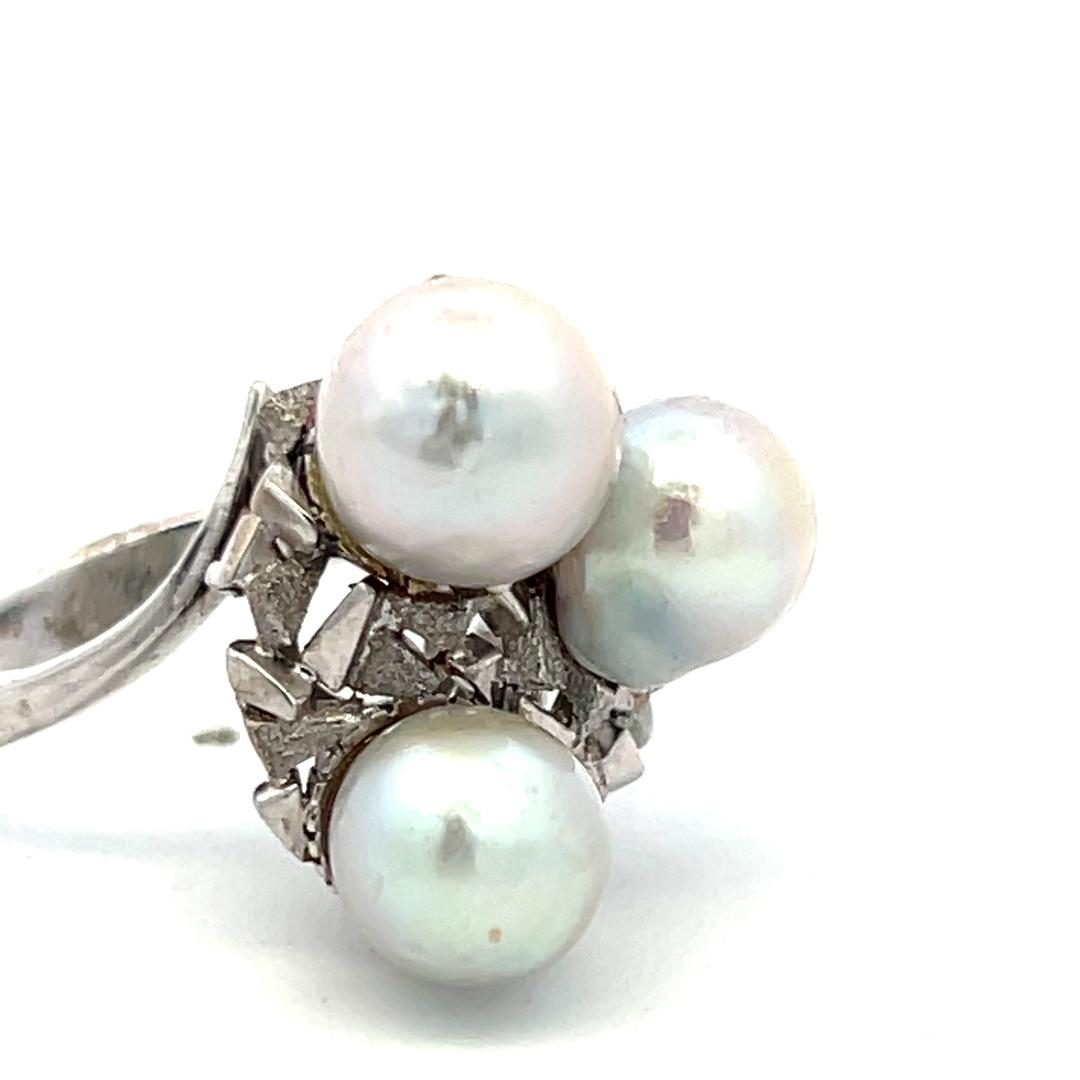 Vintage 18K White Gold Cocktail Ring with Three 7.3-8.8 MM Pearls Size 6.75