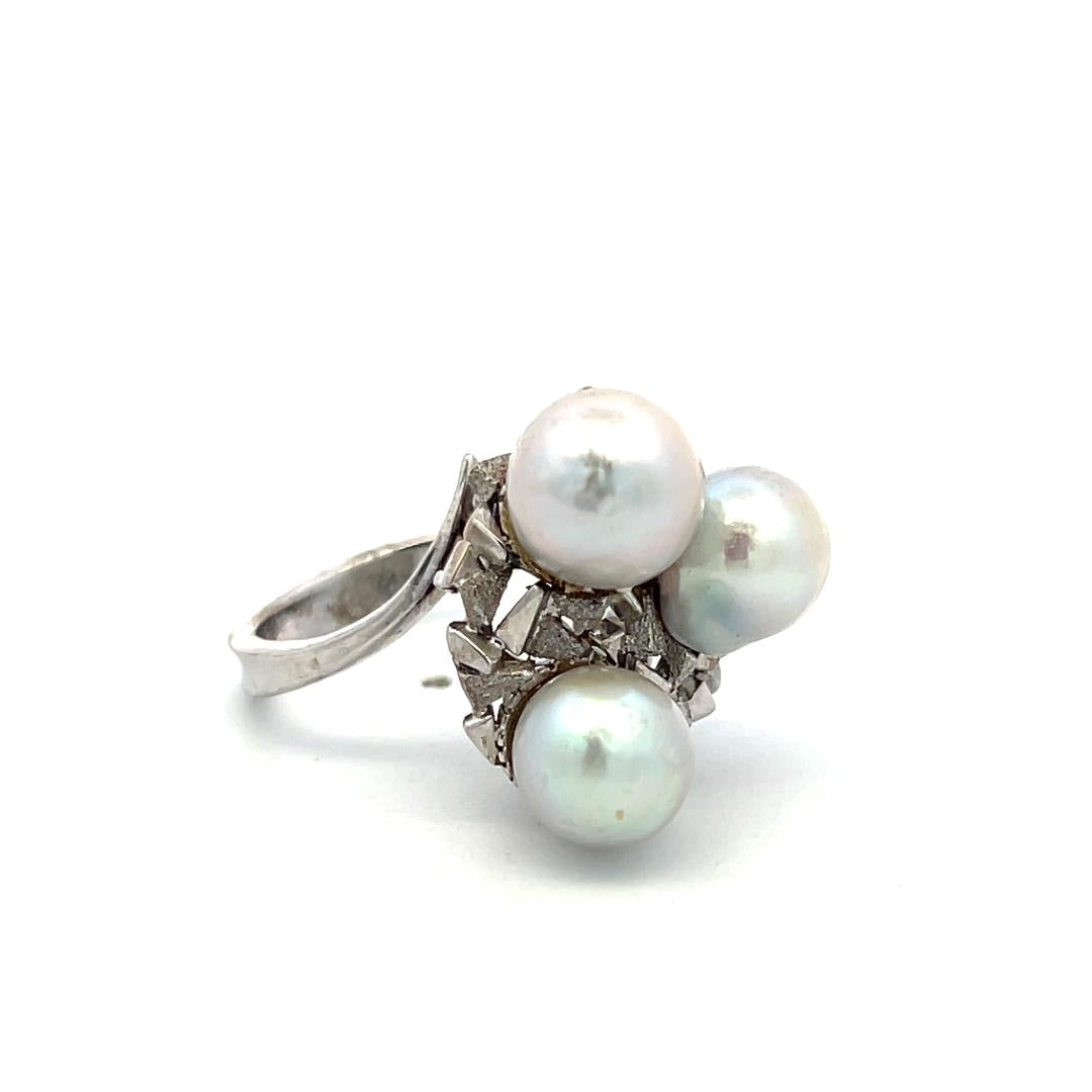Vintage 18K White Gold Cocktail Ring with Three 7.3-8.8 MM Pearls Size 6.75