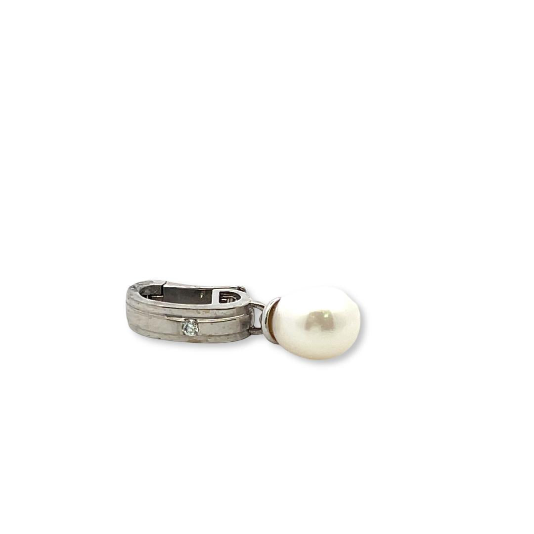 Vintage 18K White Gold Pendant with 0.03ct Round H VS Diamond 8.3 MM Pearl