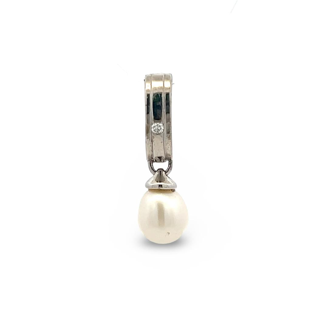Vintage 18K White Gold Pendant with 0.03ct Round H VS Diamond 8.3 MM Pearl