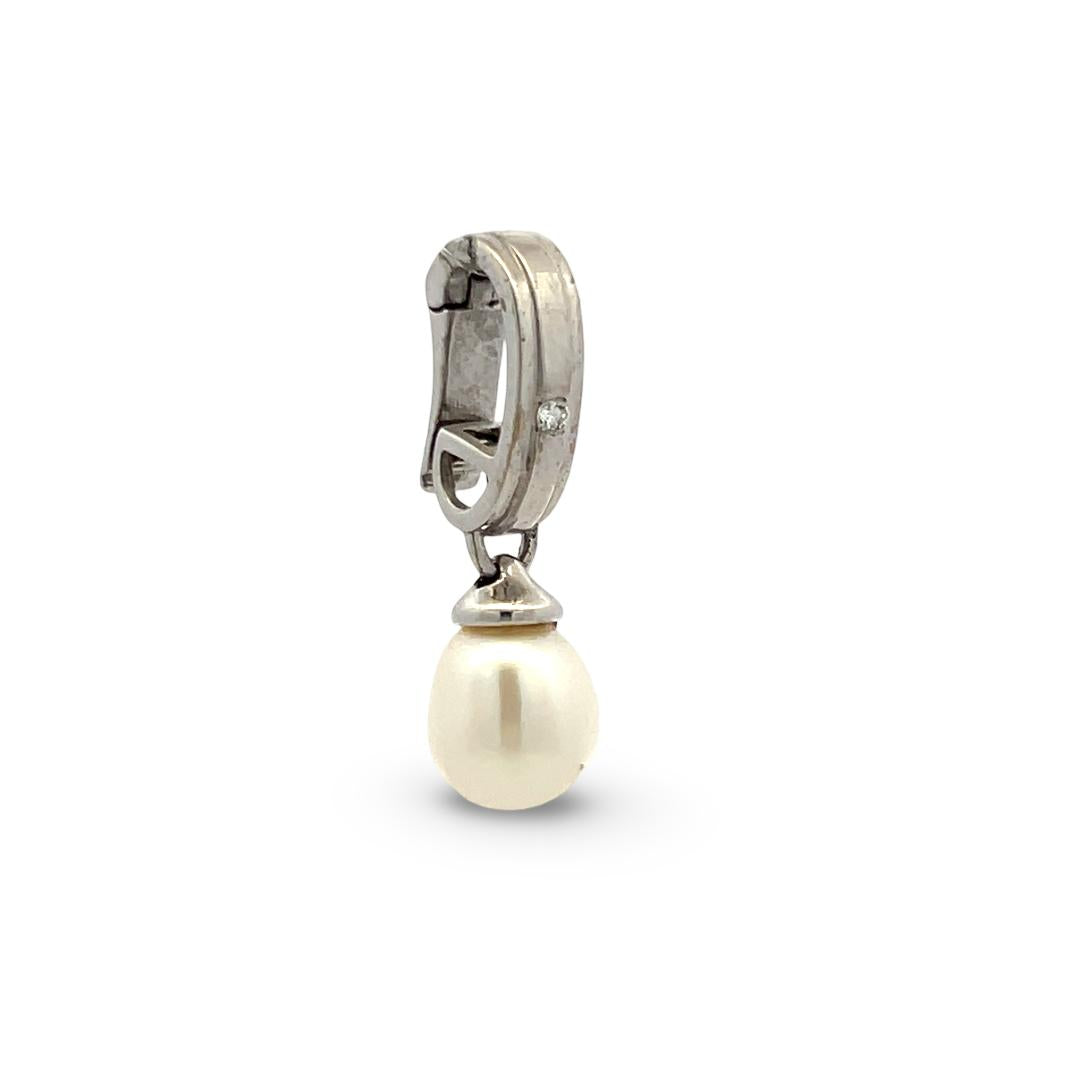 Vintage 18K White Gold Pendant with 0.03ct Round H VS Diamond 8.3 MM Pearl