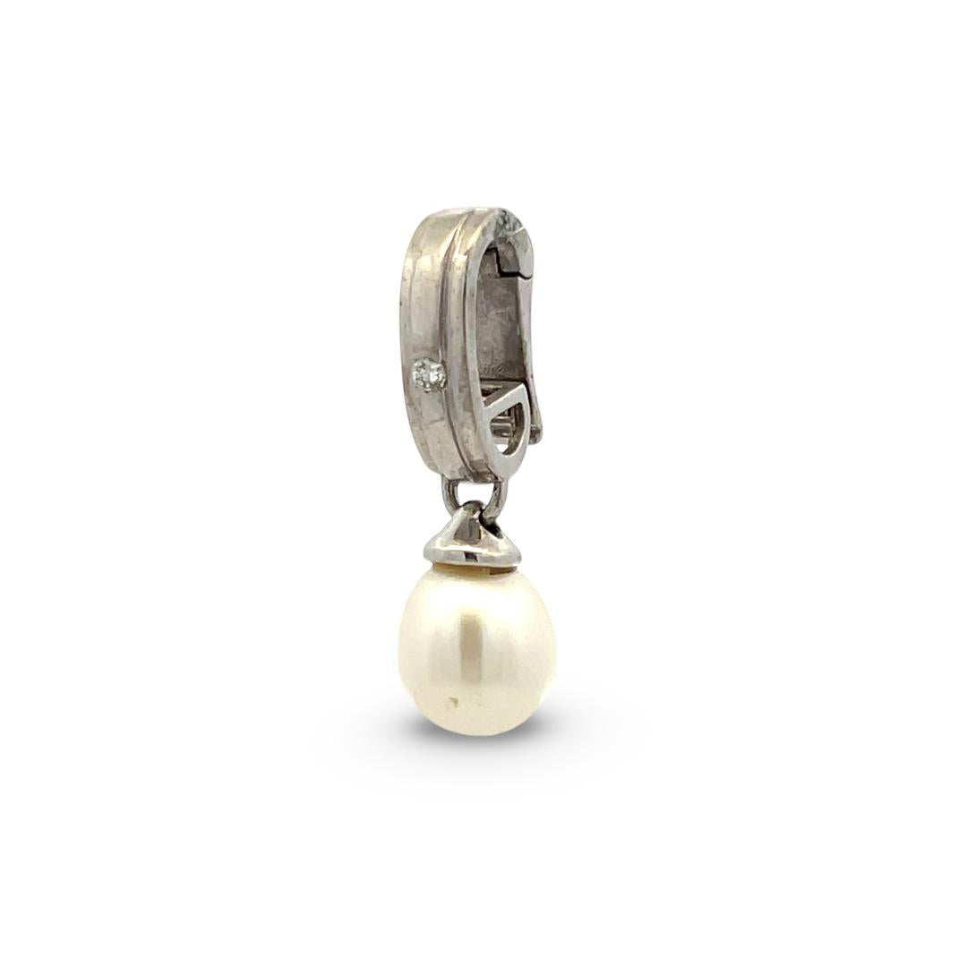 Vintage 18K White Gold Pendant with 0.03ct Round H VS Diamond 8.3 MM Pearl
