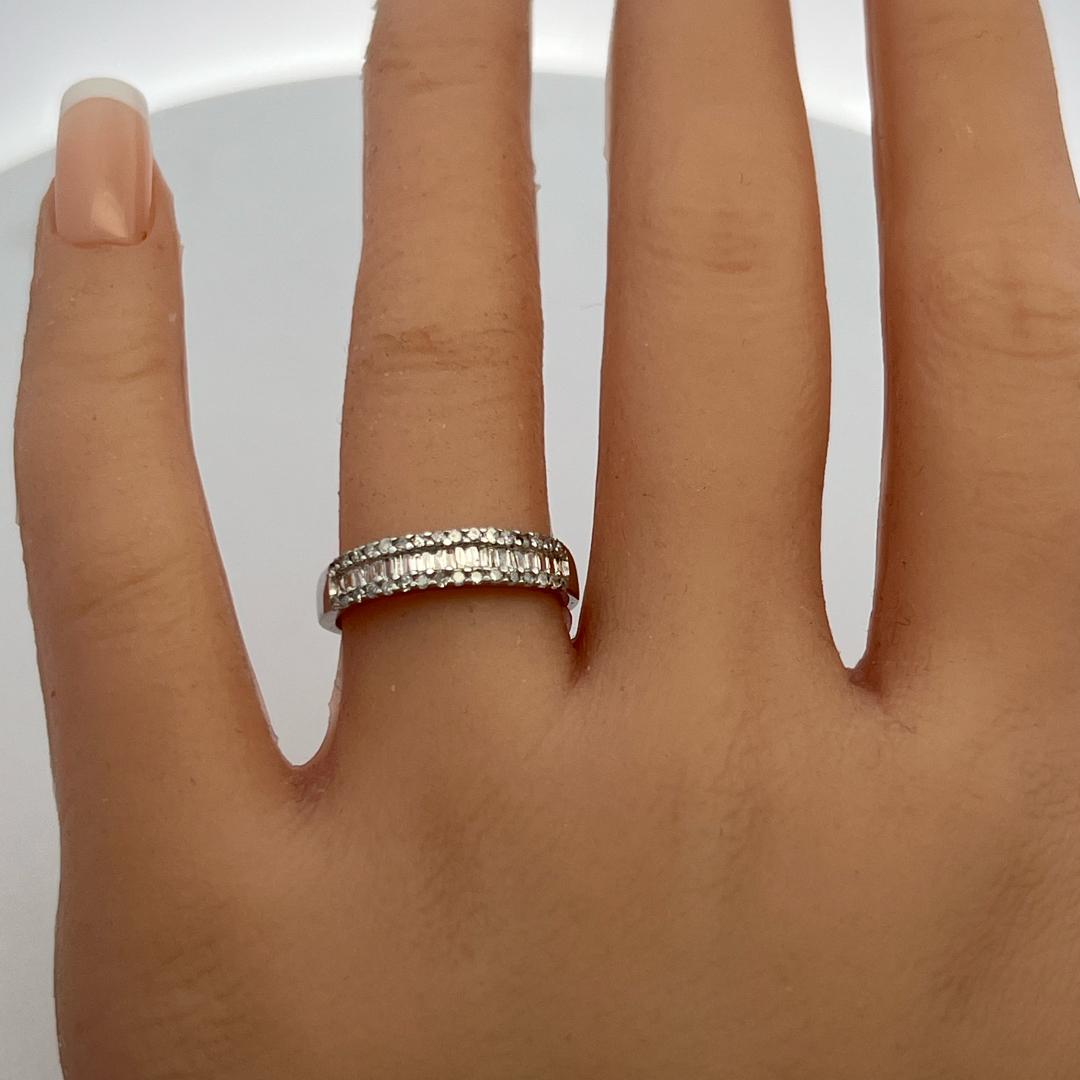 Vintage 18K White Gold Band Ring with 0.34 Carat Mixed H-SI Diamonds Size 7
