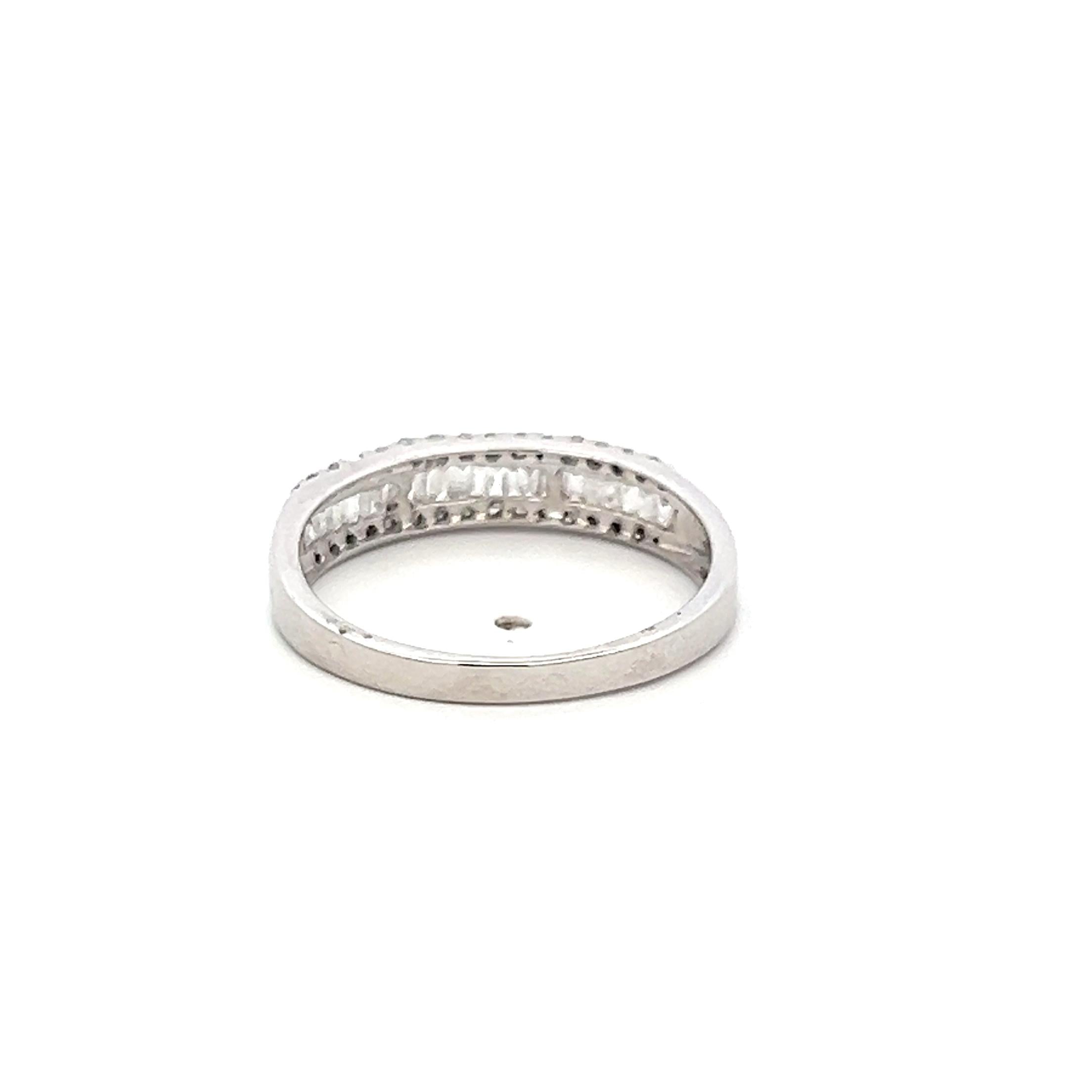Vintage 18K White Gold Band Ring with 0.34 Carat Mixed H-SI Diamonds Size 7