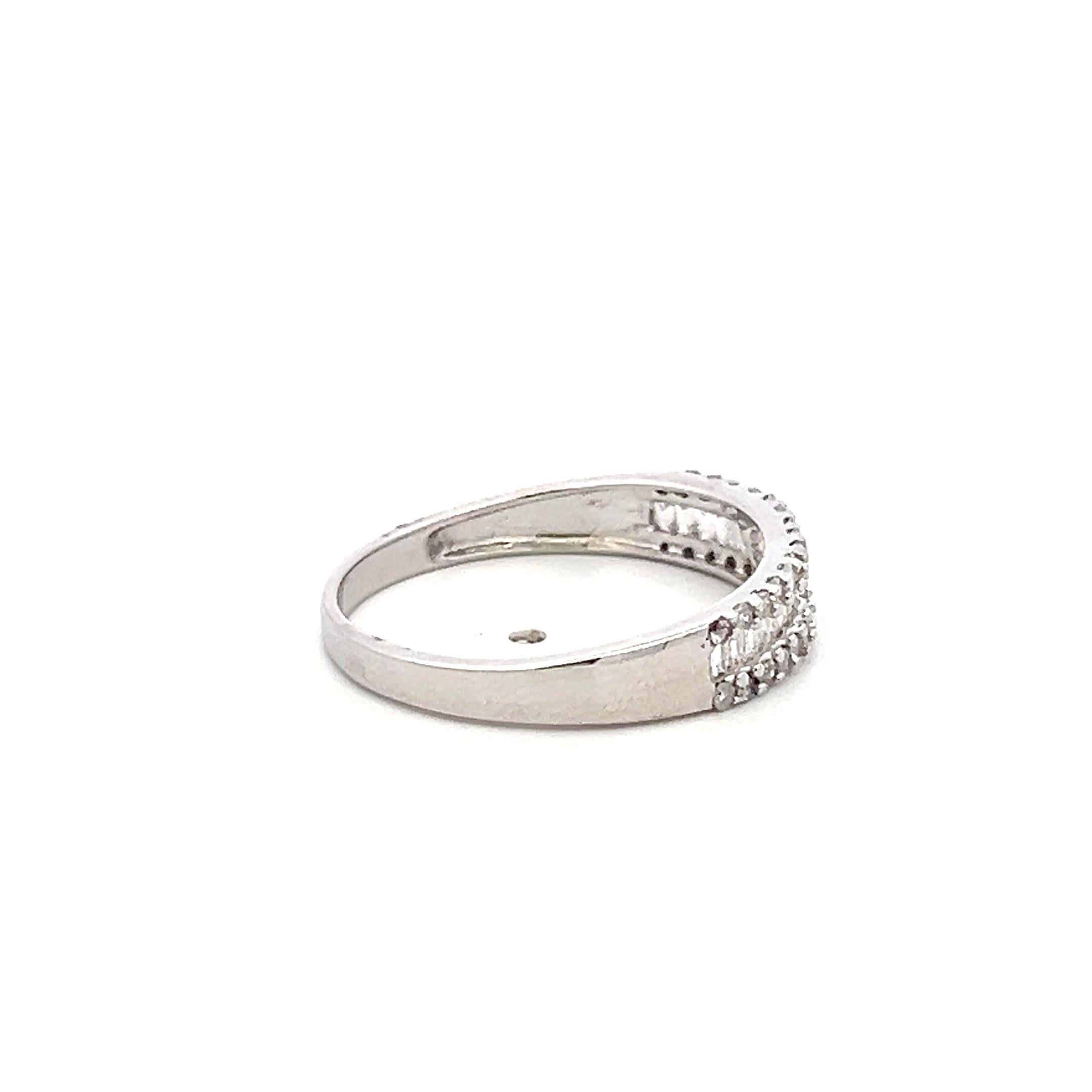 Vintage 18K White Gold Band Ring with 0.34 Carat Mixed H-SI Diamonds Size 7