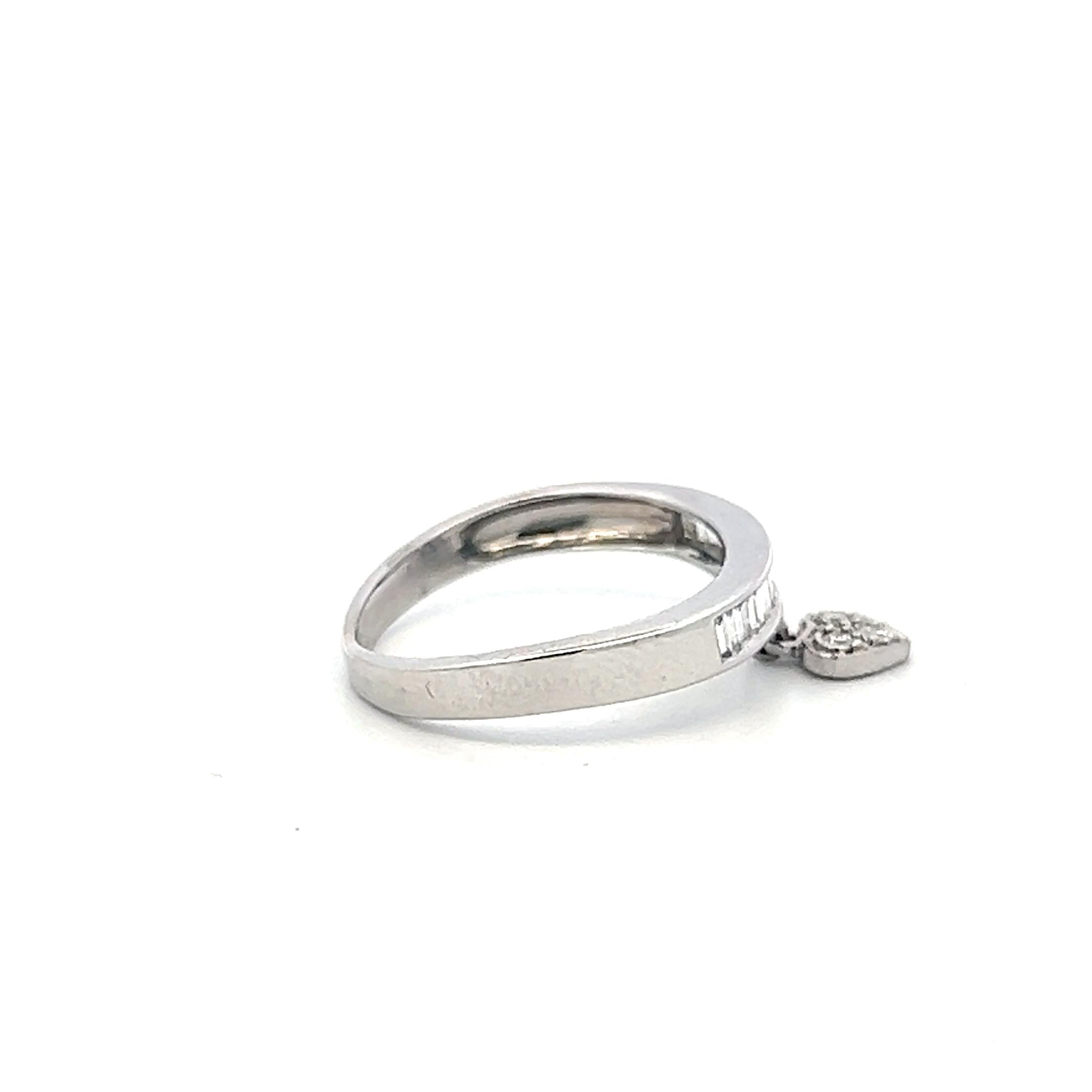 Vintage 18K White Gold Band Ring with 0.2 Carat H SI Diamonds Size 5