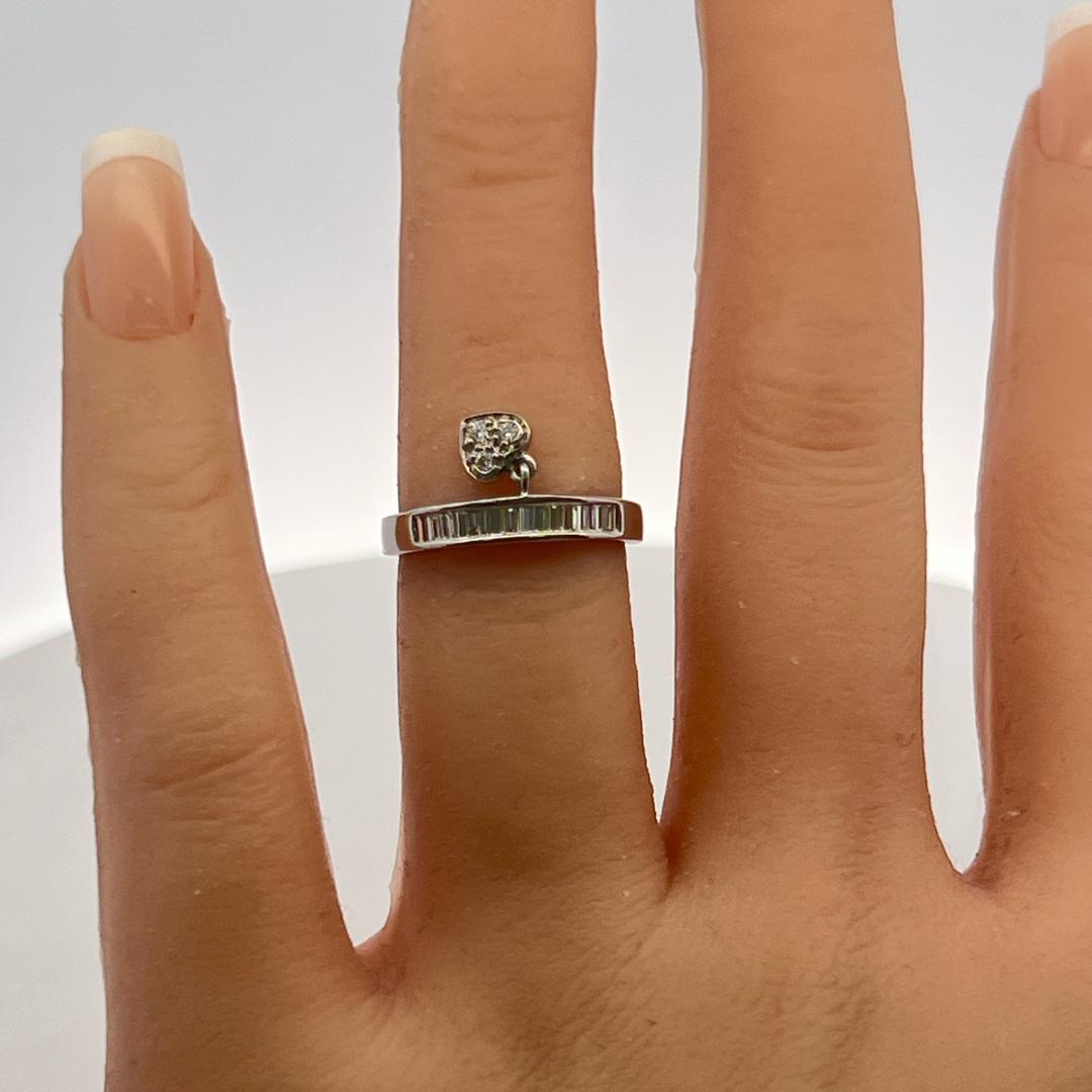 Vintage 18K White Gold Band Ring with 0.2 Carat H SI Diamonds Size 5