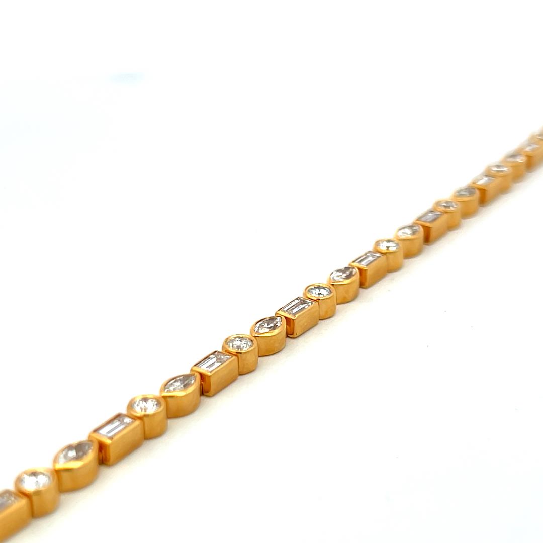 Vintage 18K Yellow Gold Tennis Bracelet with 3.5 Carat H-SI Diamonds