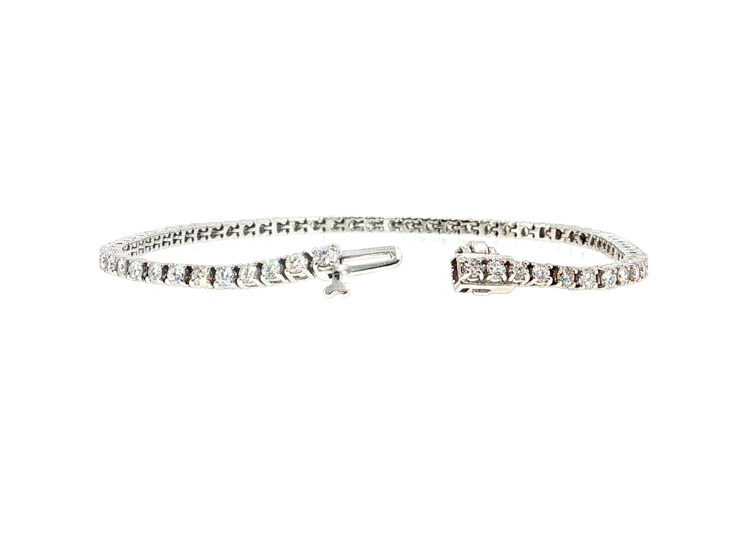 Vintage 14K White Gold Tennis Bracelet with 2.97 Carat Round H VS Diamonds