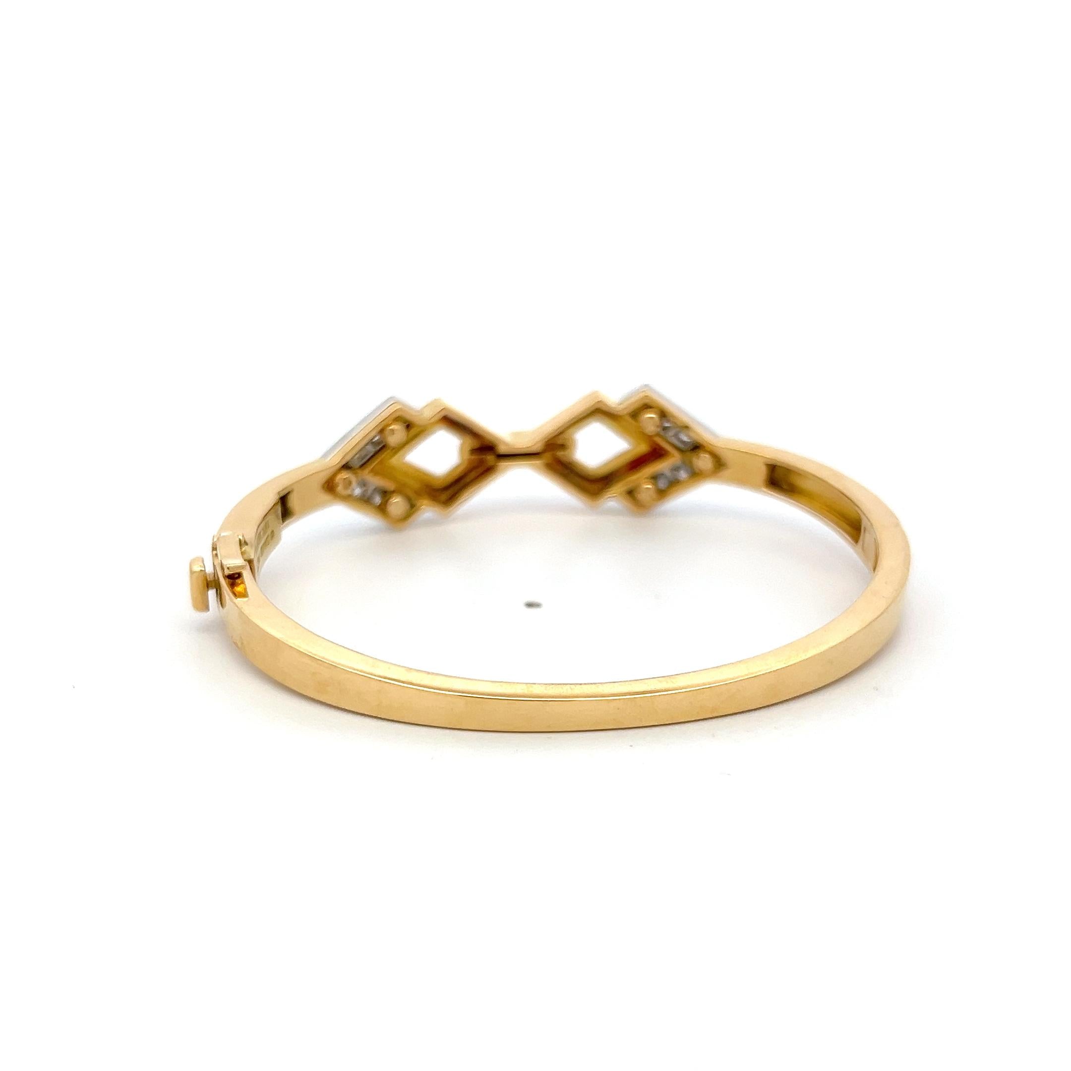 David Webb 18K Yellow Gold Bangle Bracelet with 0.9 Carat Round F VS Diamonds