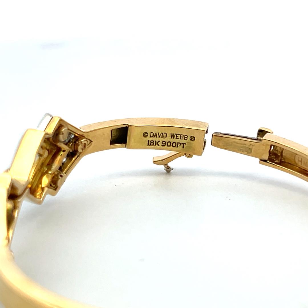 David Webb 18K Yellow Gold Bangle Bracelet with 0.9 Carat Round F VS Diamonds