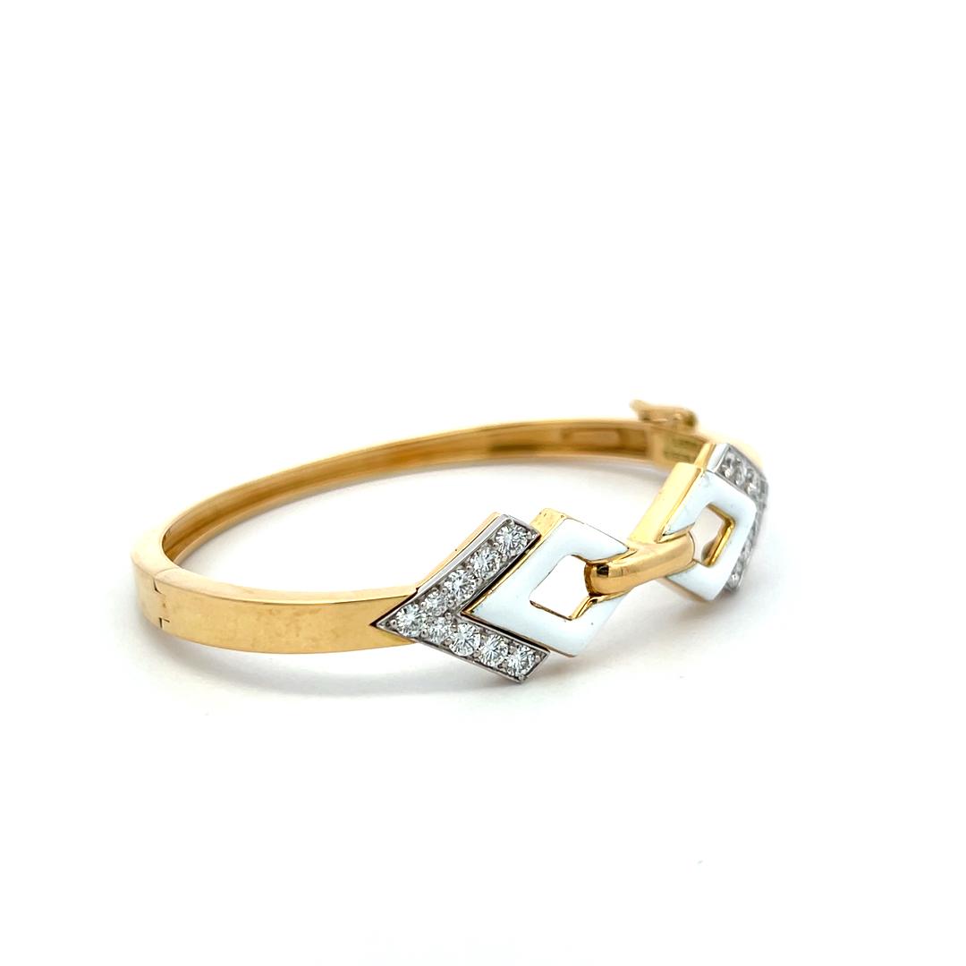 David Webb 18K Yellow Gold Bangle Bracelet with 0.9 Carat Round F VS Diamonds
