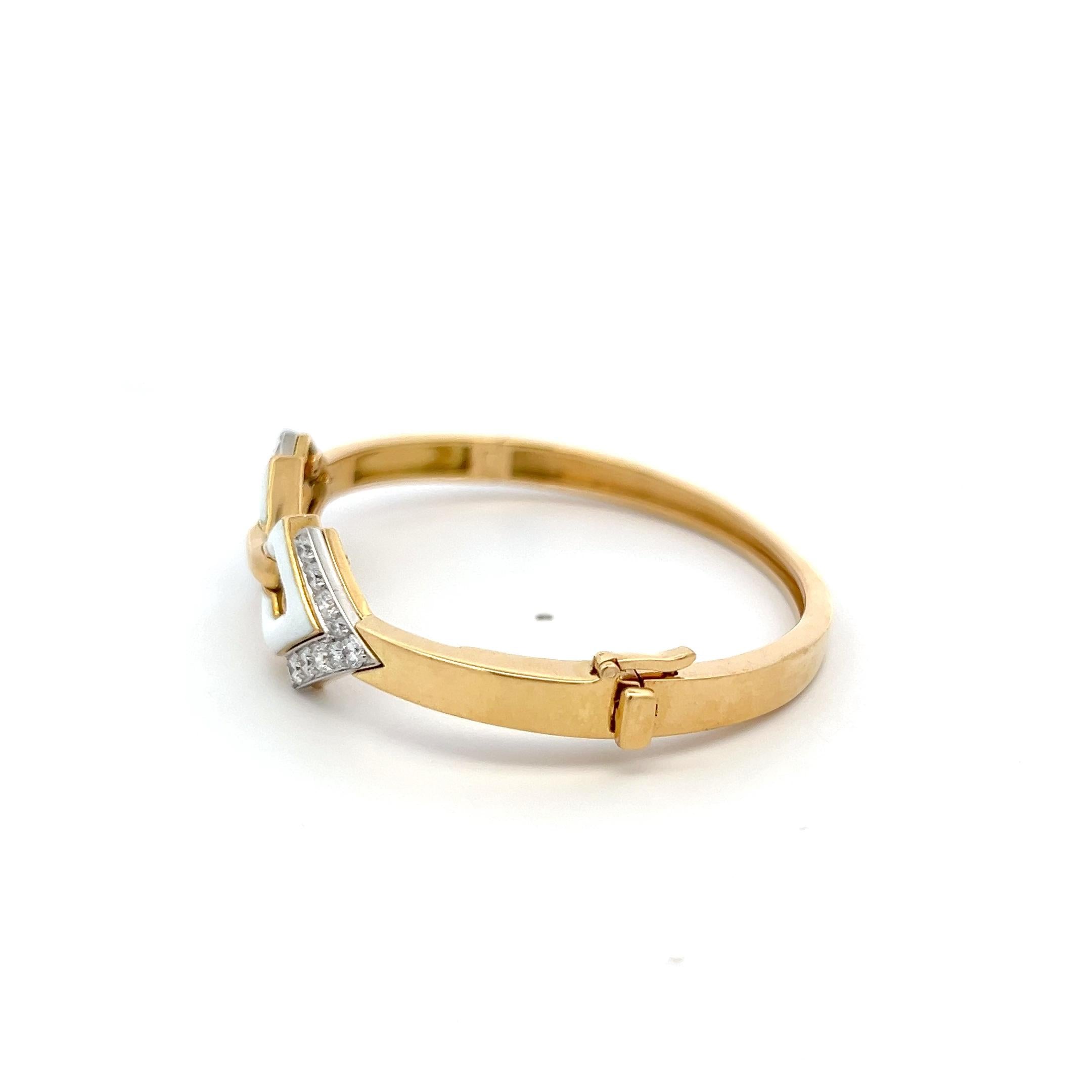 David Webb 18K Yellow Gold Bangle Bracelet with 0.9 Carat Round F VS Diamonds