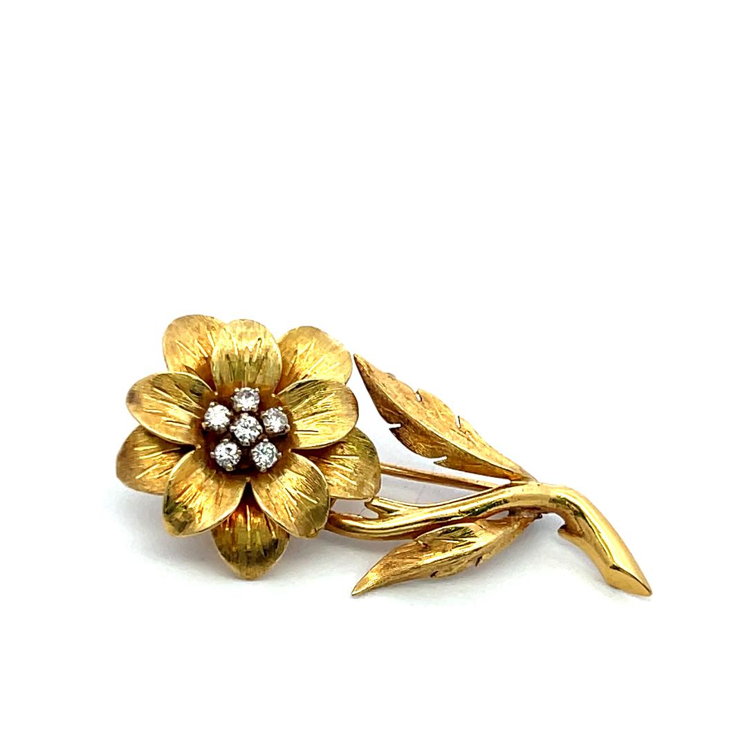 Vintage 18K Yellow Gold Pin Brooch with 0.3 Carat Round F VS Diamonds 7.8 Grams