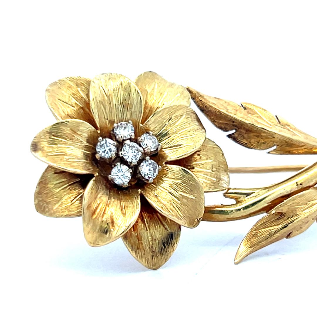 Vintage 18K Yellow Gold Pin Brooch with 0.3 Carat Round F VS Diamonds 7.8 Grams