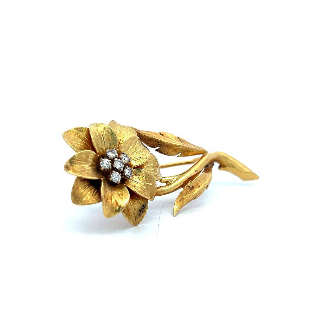 Vintage 18K Yellow Gold Pin Brooch with 0.3 Carat Round F VS Diamonds 7.8 Grams