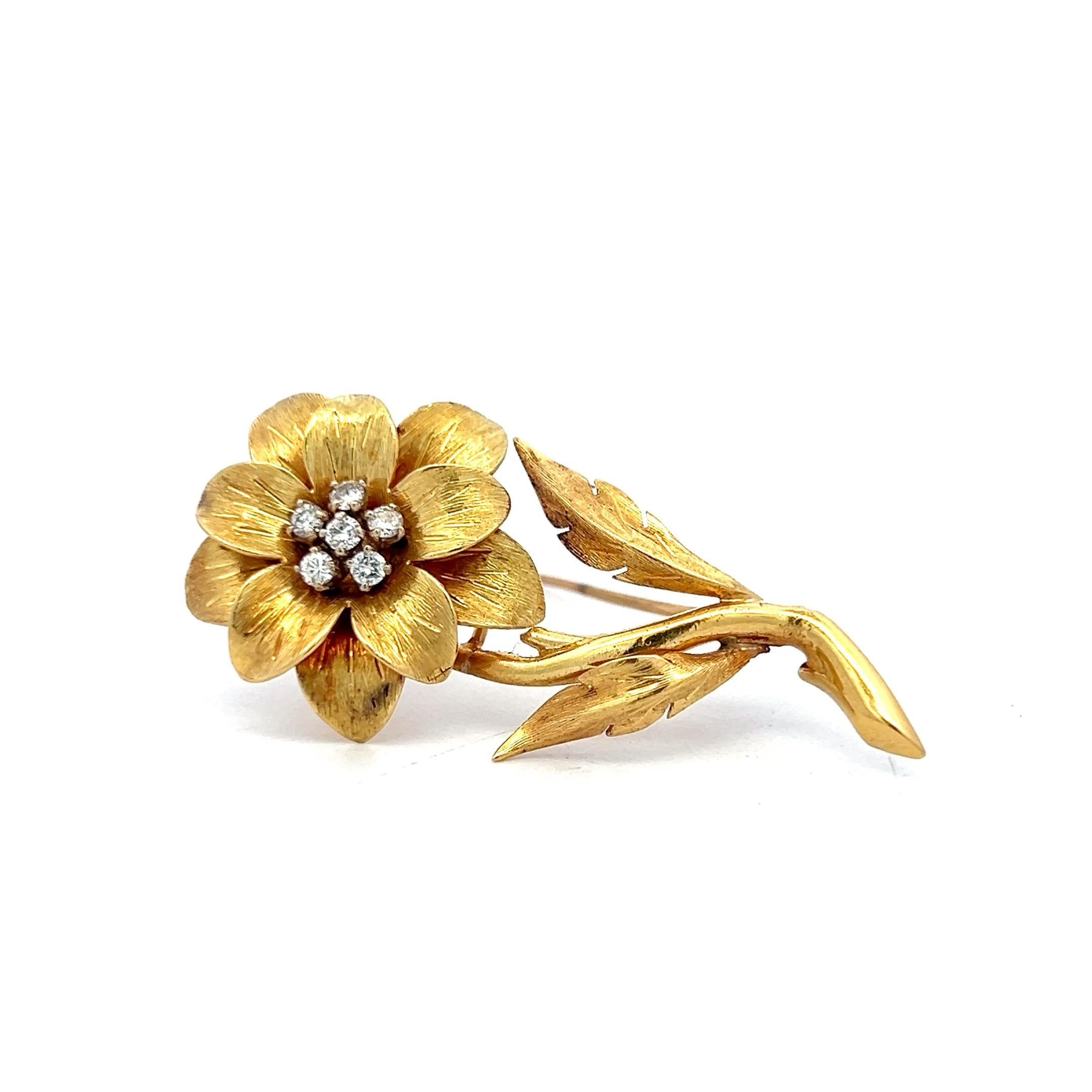 Vintage 18K Yellow Gold Pin Brooch with 0.3 Carat Round F VS Diamonds 7.8 Grams