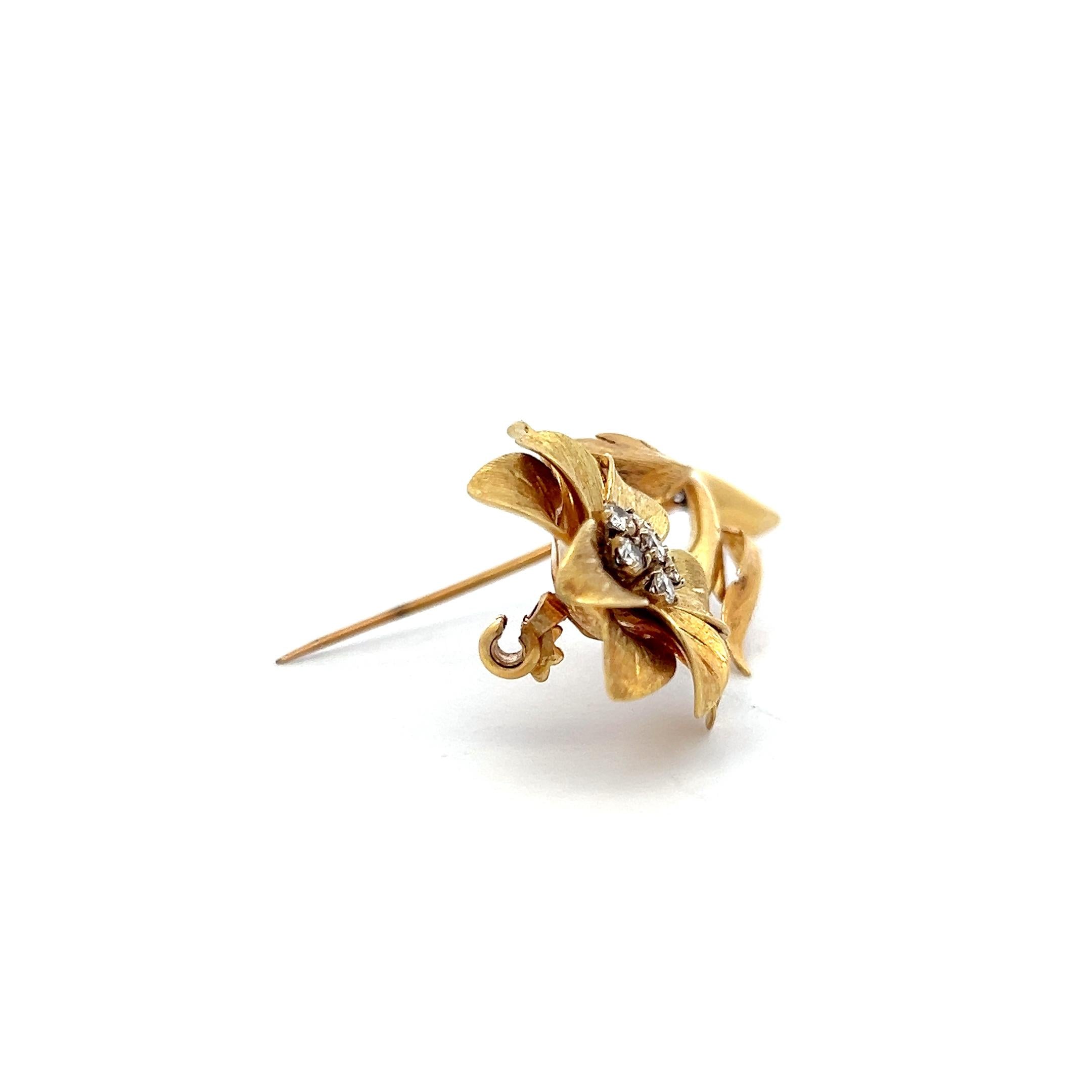 Vintage 18K Yellow Gold Pin Brooch with 0.3 Carat Round F VS Diamonds 7.8 Grams