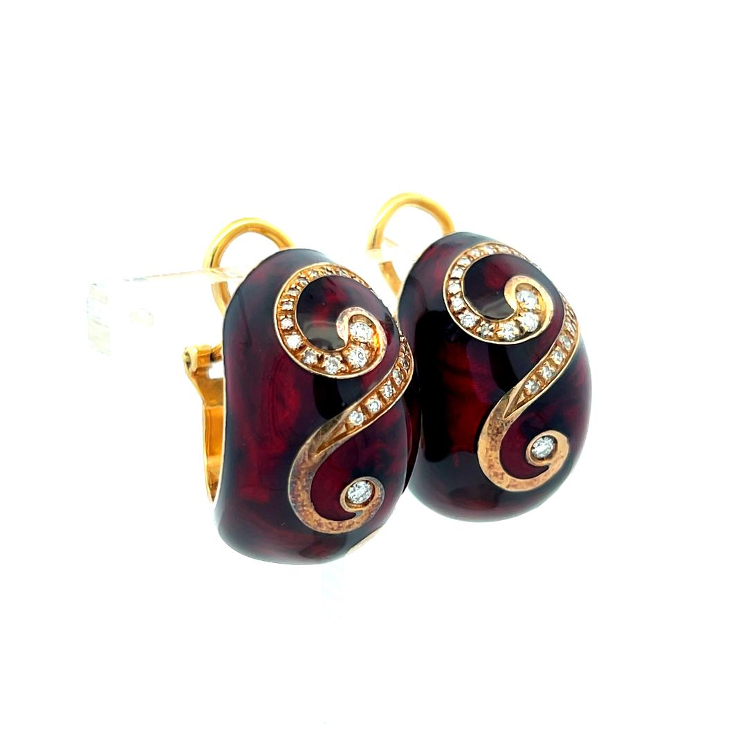 Vintage 18K Yellow Gold Clip On Earrings with 1 Carat Round H VS Diamonds