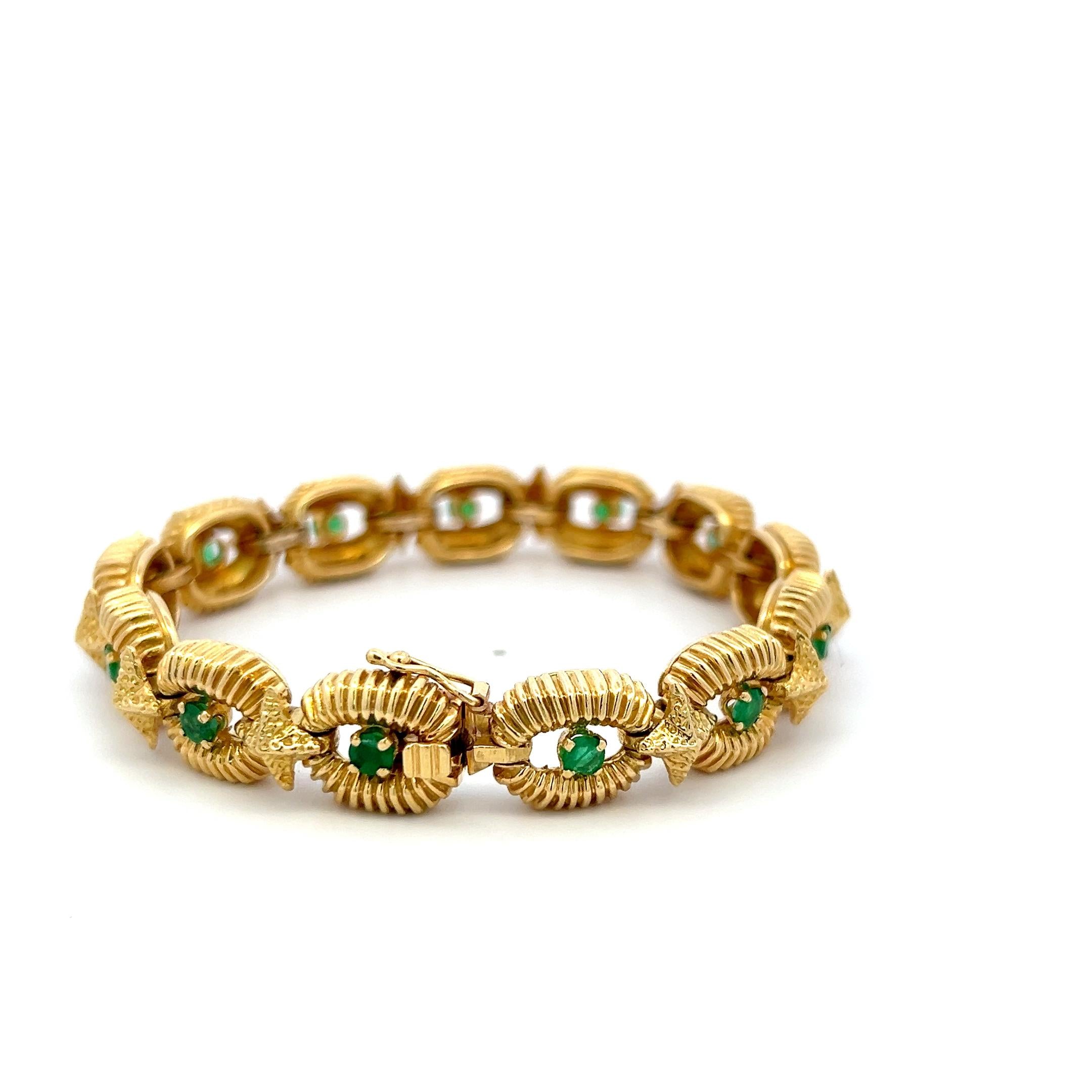 Tiffany & Co Vintage 18 Karat Yellow Gold Link Bracelet with 1.3 Carat Emeralds