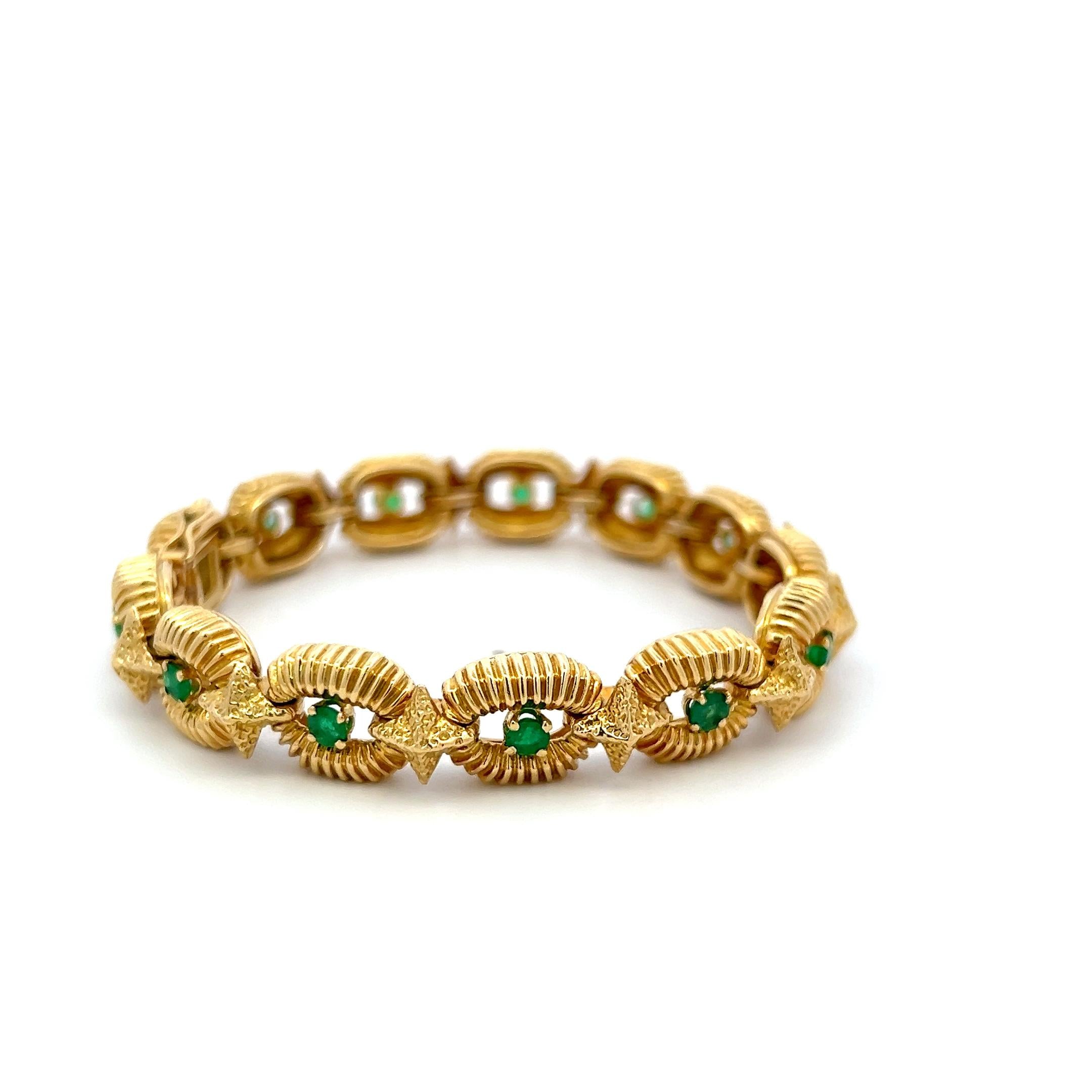 Tiffany & Co Vintage 18 Karat Yellow Gold Link Bracelet with 1.3 Carat Emeralds