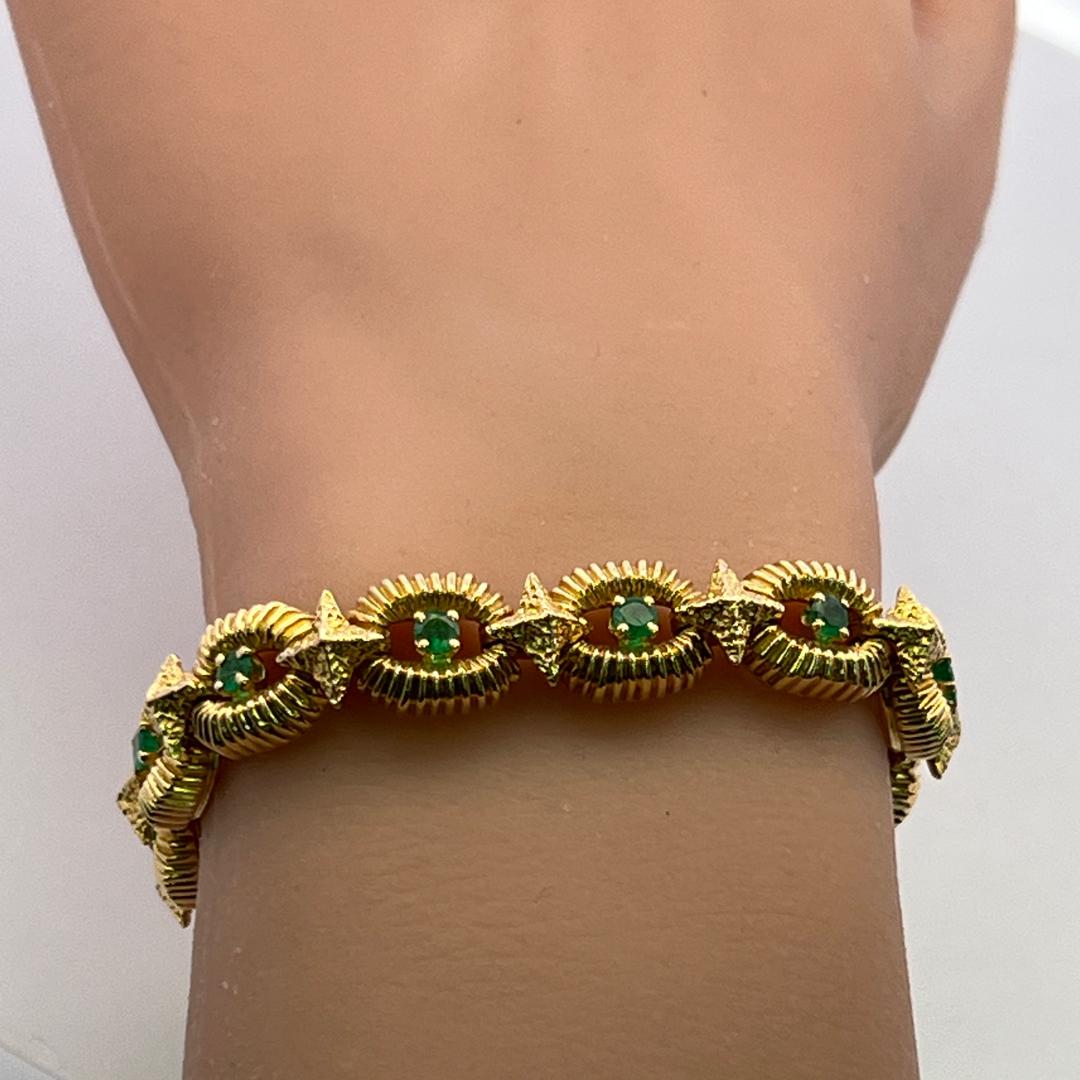 Tiffany & Co Vintage 18 Karat Yellow Gold Link Bracelet with 1.3 Carat Emeralds