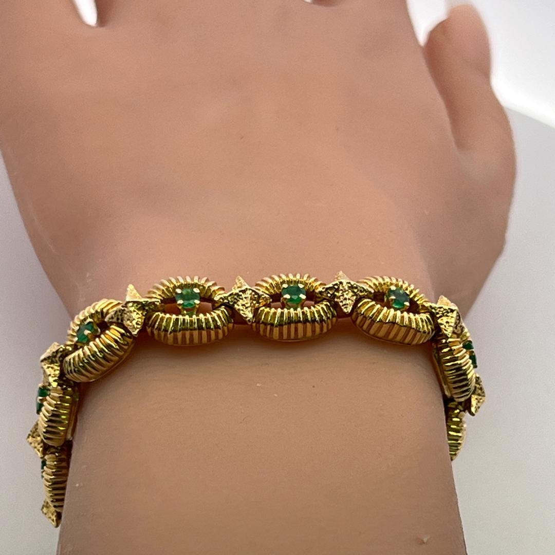 Tiffany & Co Vintage 18 Karat Yellow Gold Link Bracelet with 1.3 Carat Emeralds