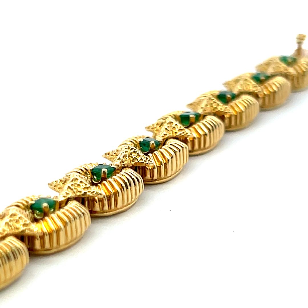 Tiffany & Co Vintage 18 Karat Yellow Gold Link Bracelet with 1.3 Carat Emeralds