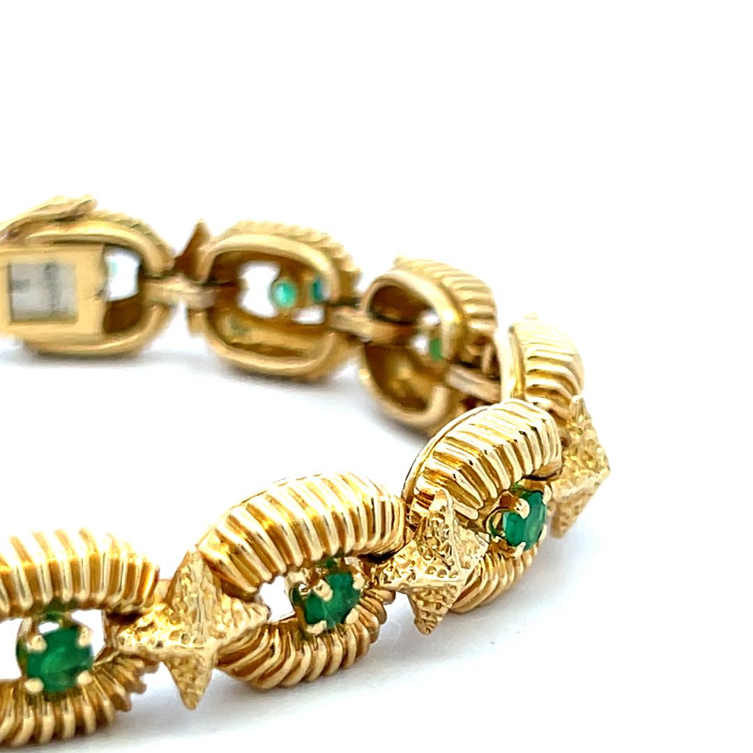 Tiffany & Co Vintage 18 Karat Yellow Gold Link Bracelet with 1.3 Carat Emeralds