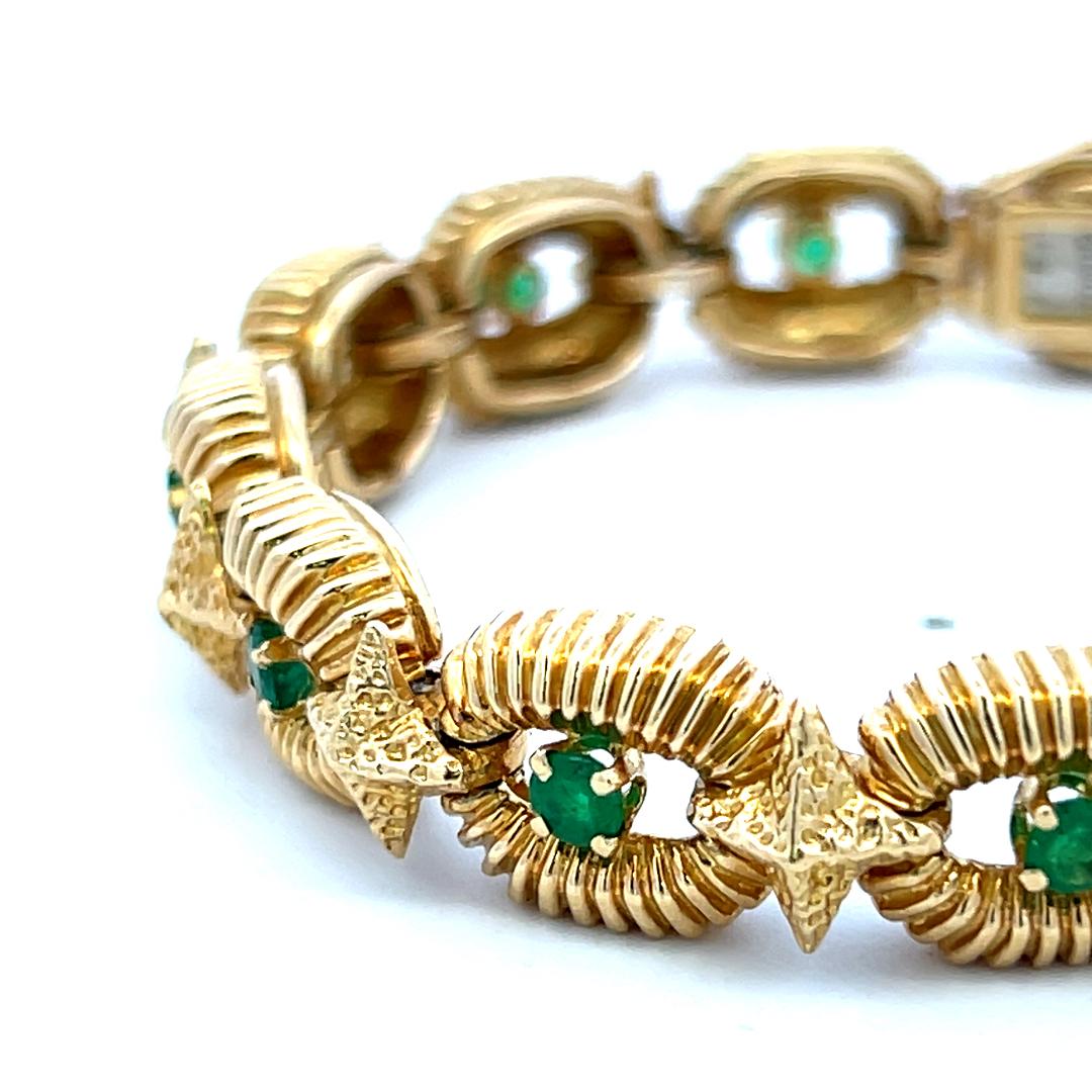 Tiffany & Co Vintage 18 Karat Yellow Gold Link Bracelet with 1.3 Carat Emeralds