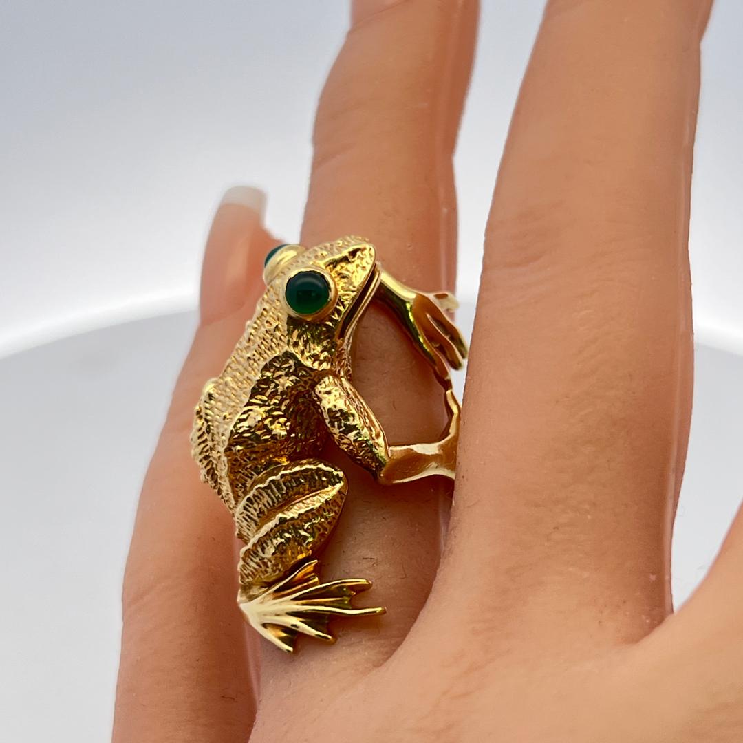 Kert Win 18K Yellow Gold Cocktail Frog Ring with 0.4 Carat Emerald in Size 7