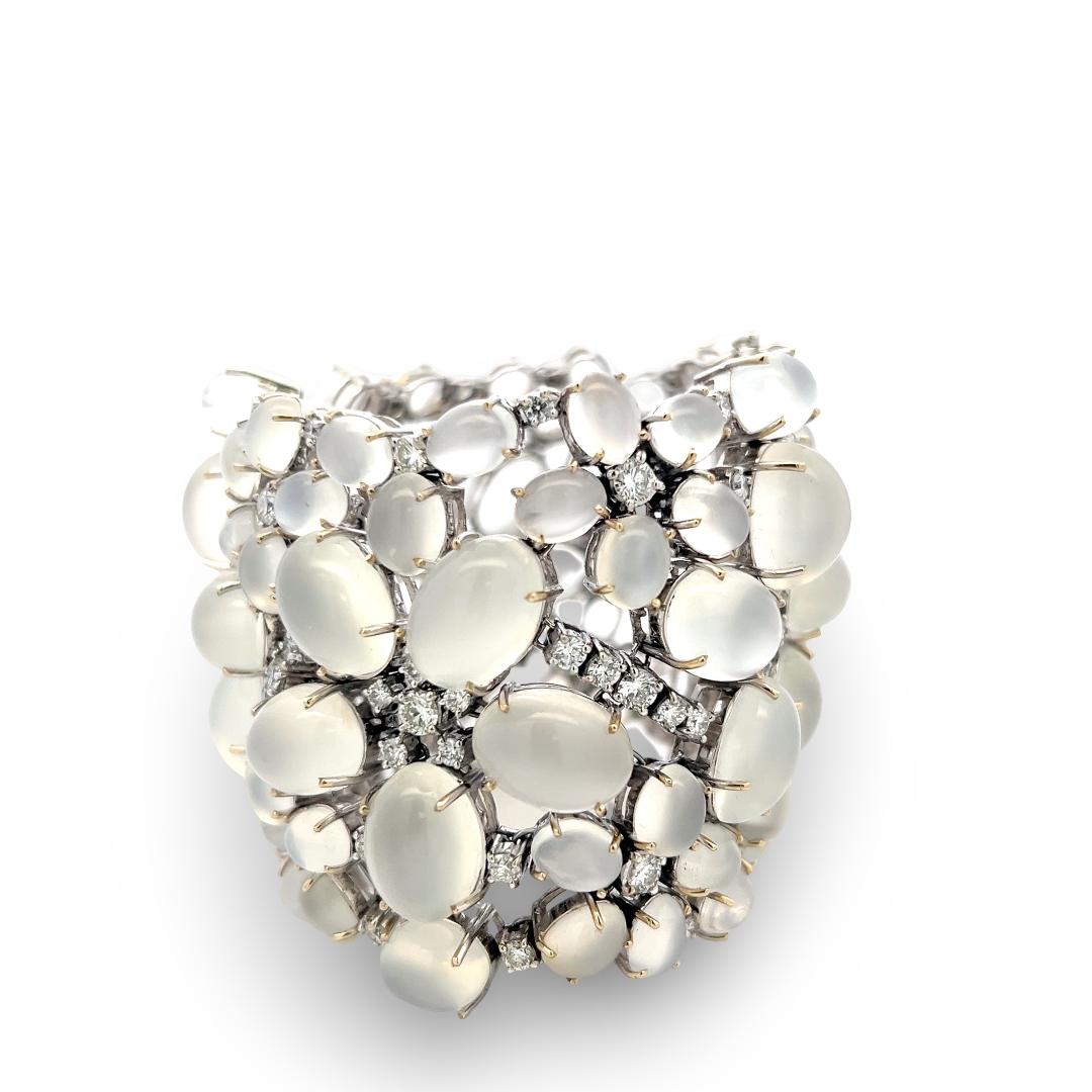 18K White Gold Link Bracelet with 10ct Round G VS Diamonds & Moonstone Gems