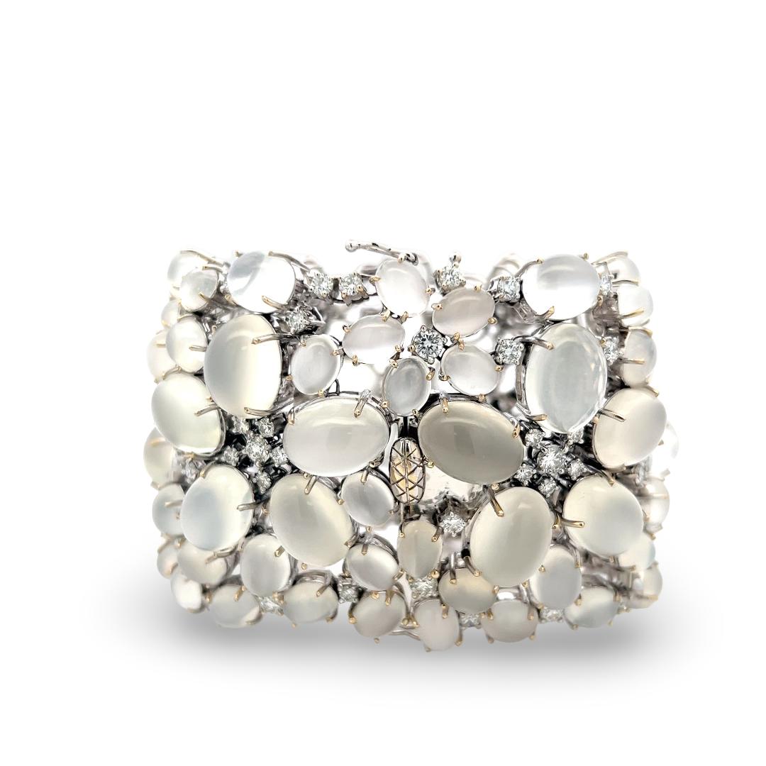 18K White Gold Link Bracelet with 10ct Round G VS Diamonds & Moonstone Gems