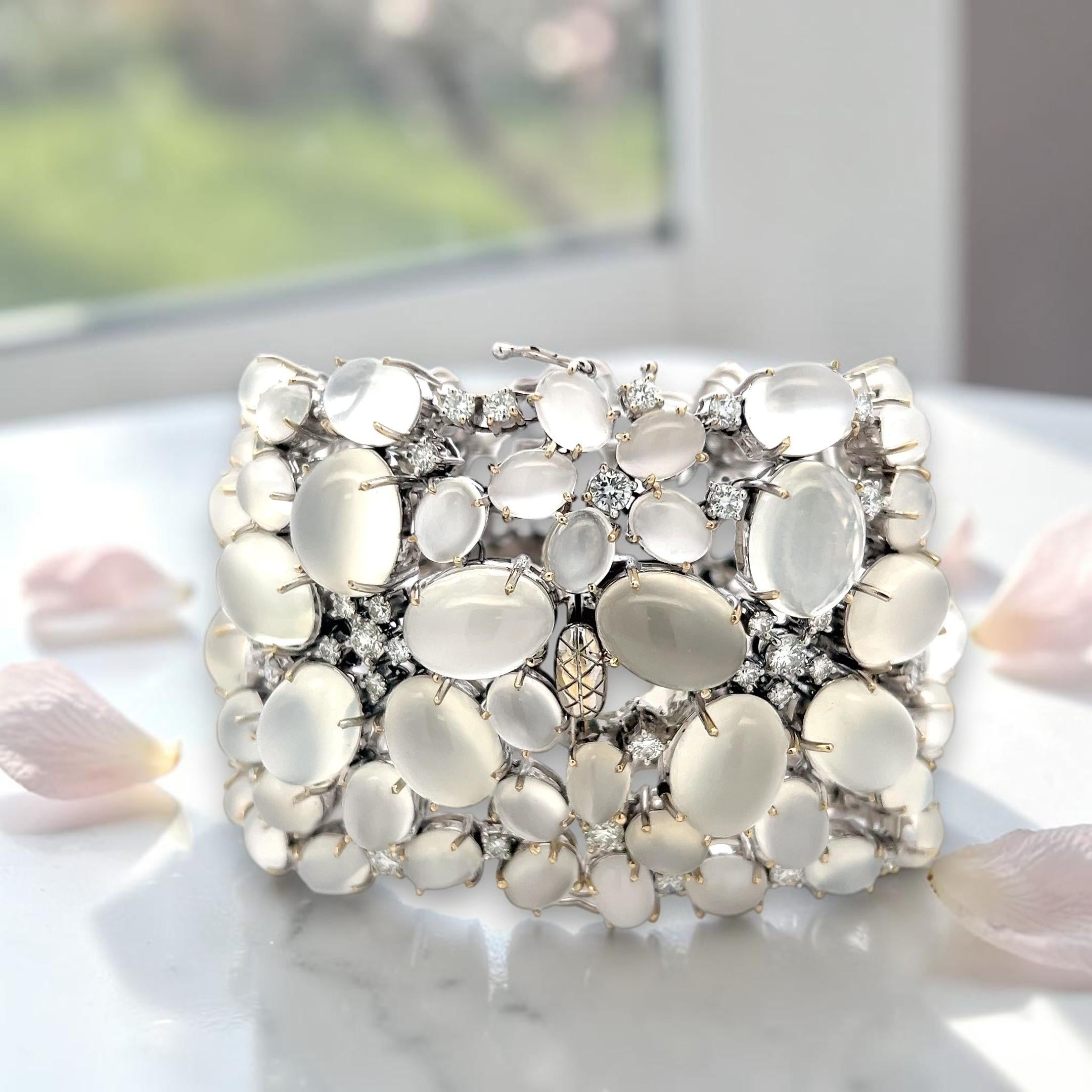 18K White Gold Link Bracelet with 10ct Round G VS Diamonds & Moonstone Gems