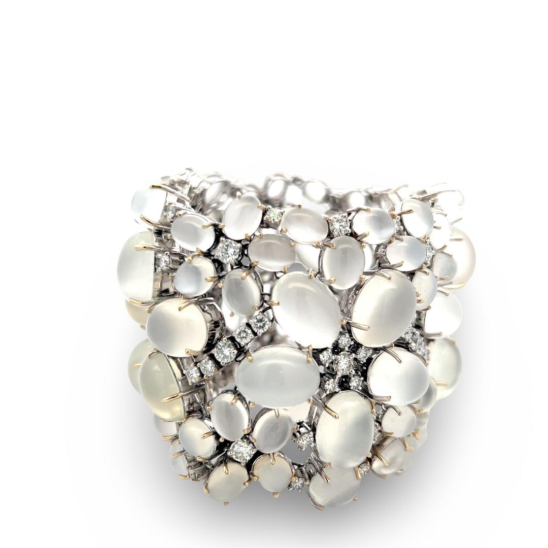 18K White Gold Link Bracelet with 10ct Round G VS Diamonds & Moonstone Gems