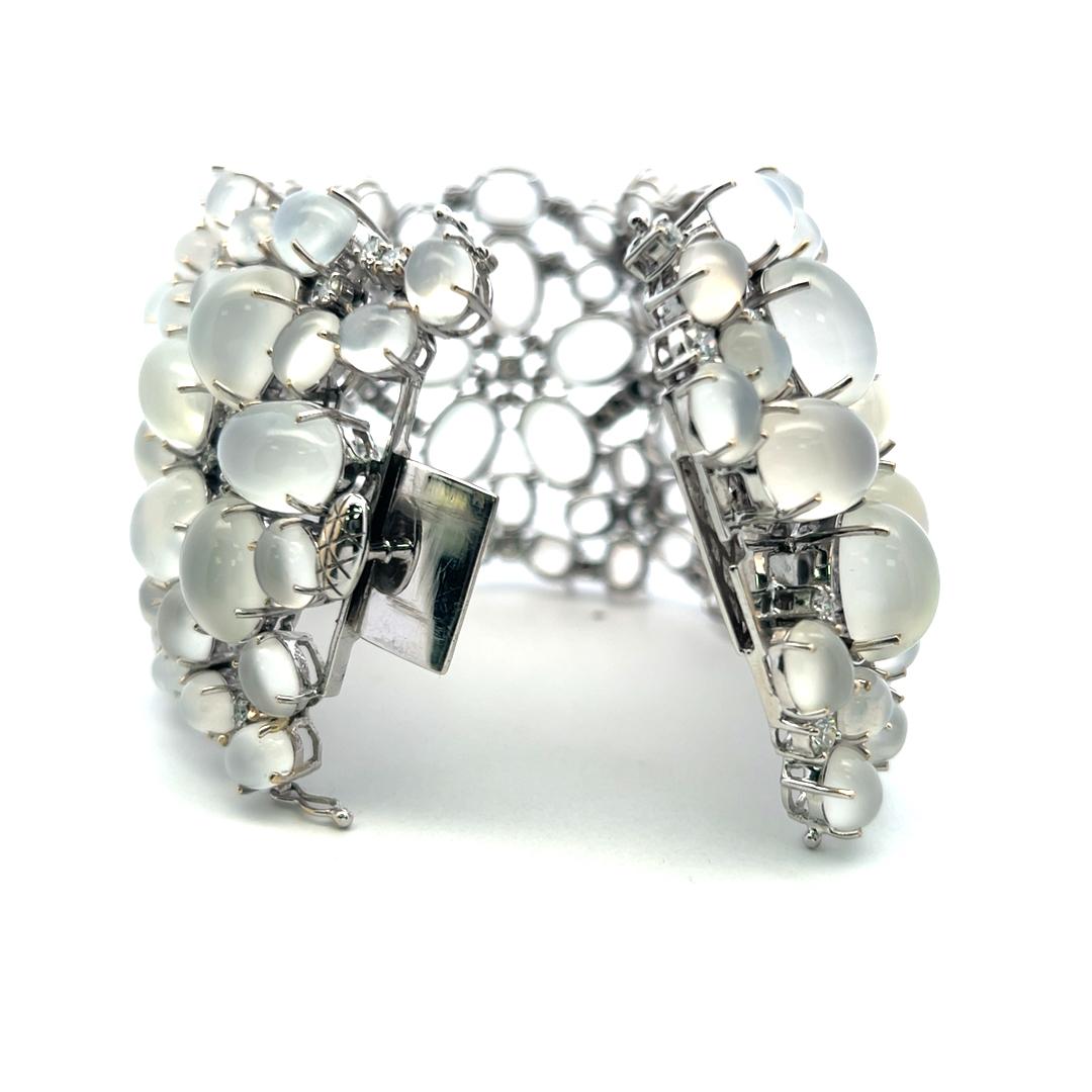 18K White Gold Link Bracelet with 10ct Round G VS Diamonds & Moonstone Gems