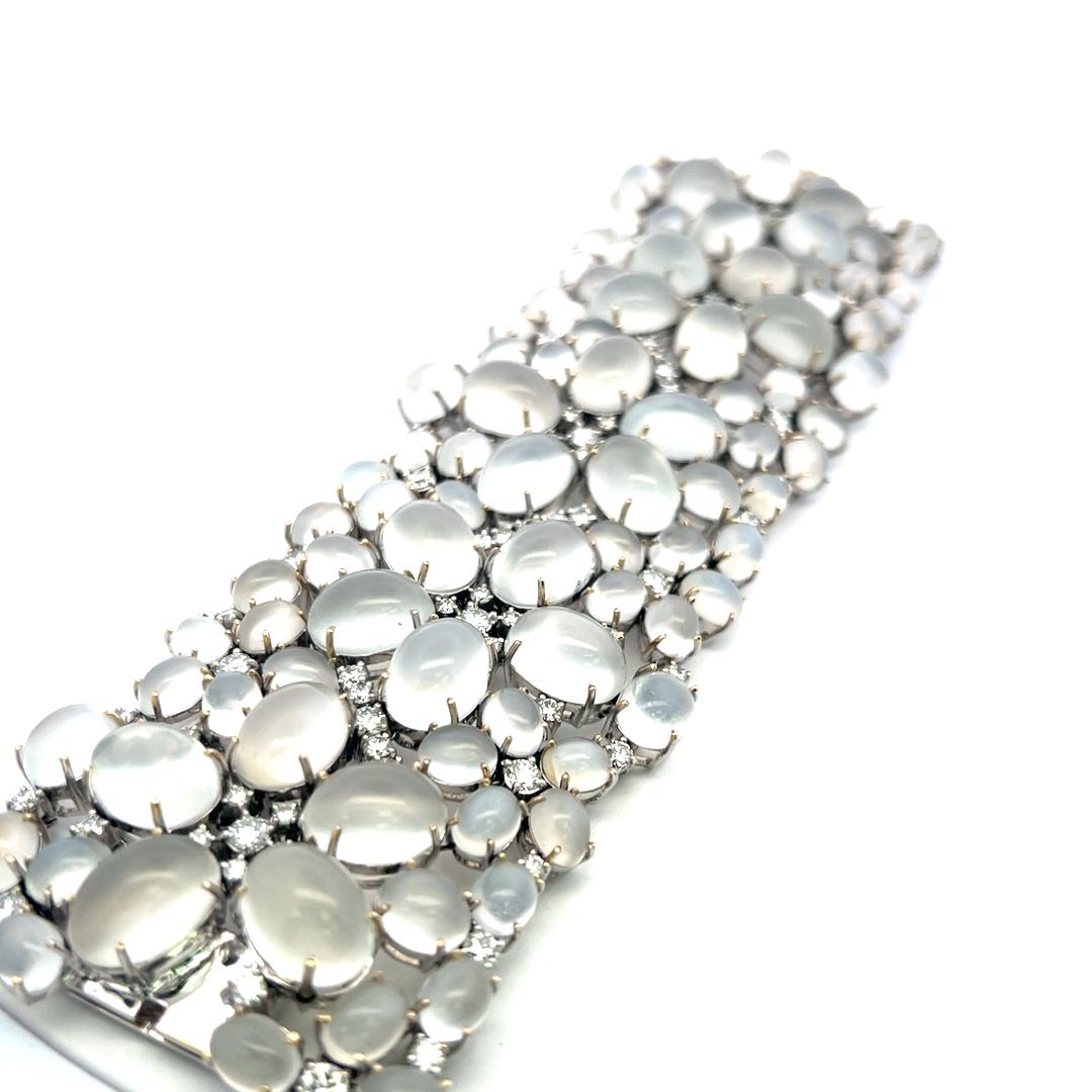 18K White Gold Link Bracelet with 10ct Round G VS Diamonds & Moonstone Gems