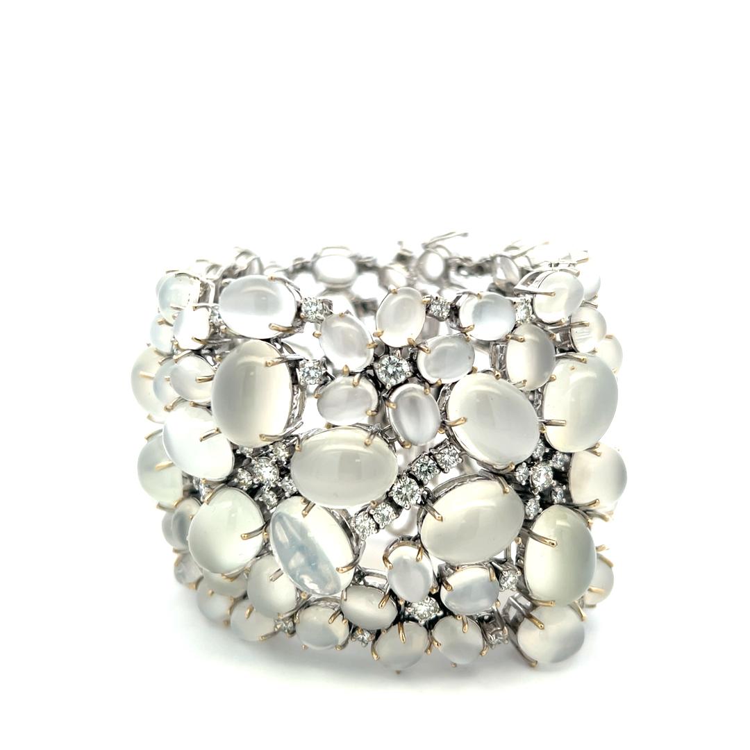 18K White Gold Link Bracelet with 10ct Round G VS Diamonds & Moonstone Gems